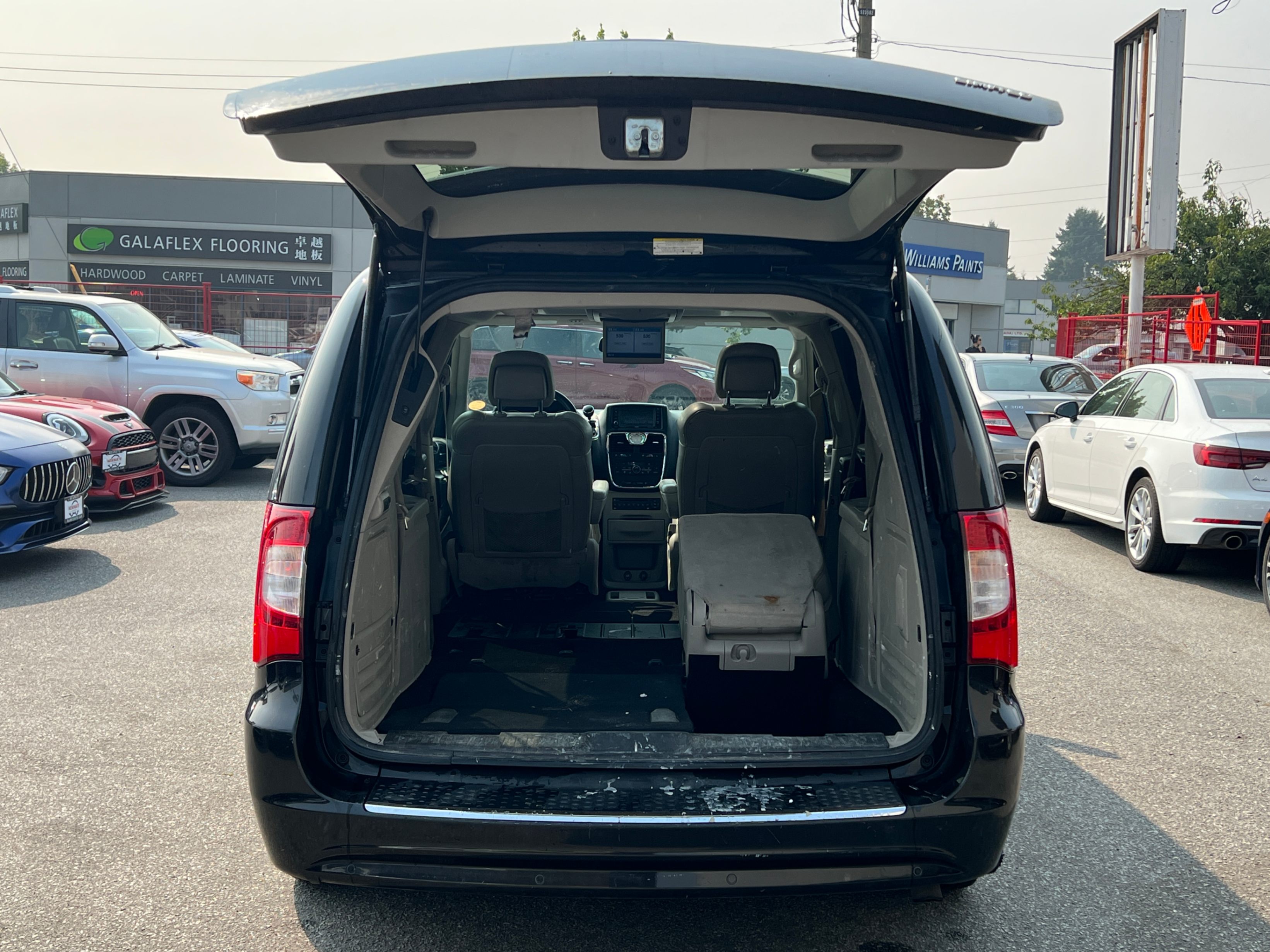 2011 Chrysler Town & Country 4dr Wgn Limited. BC LOCAL VEHICLE. SELLING AS-IS*, Vancouver, Cash
