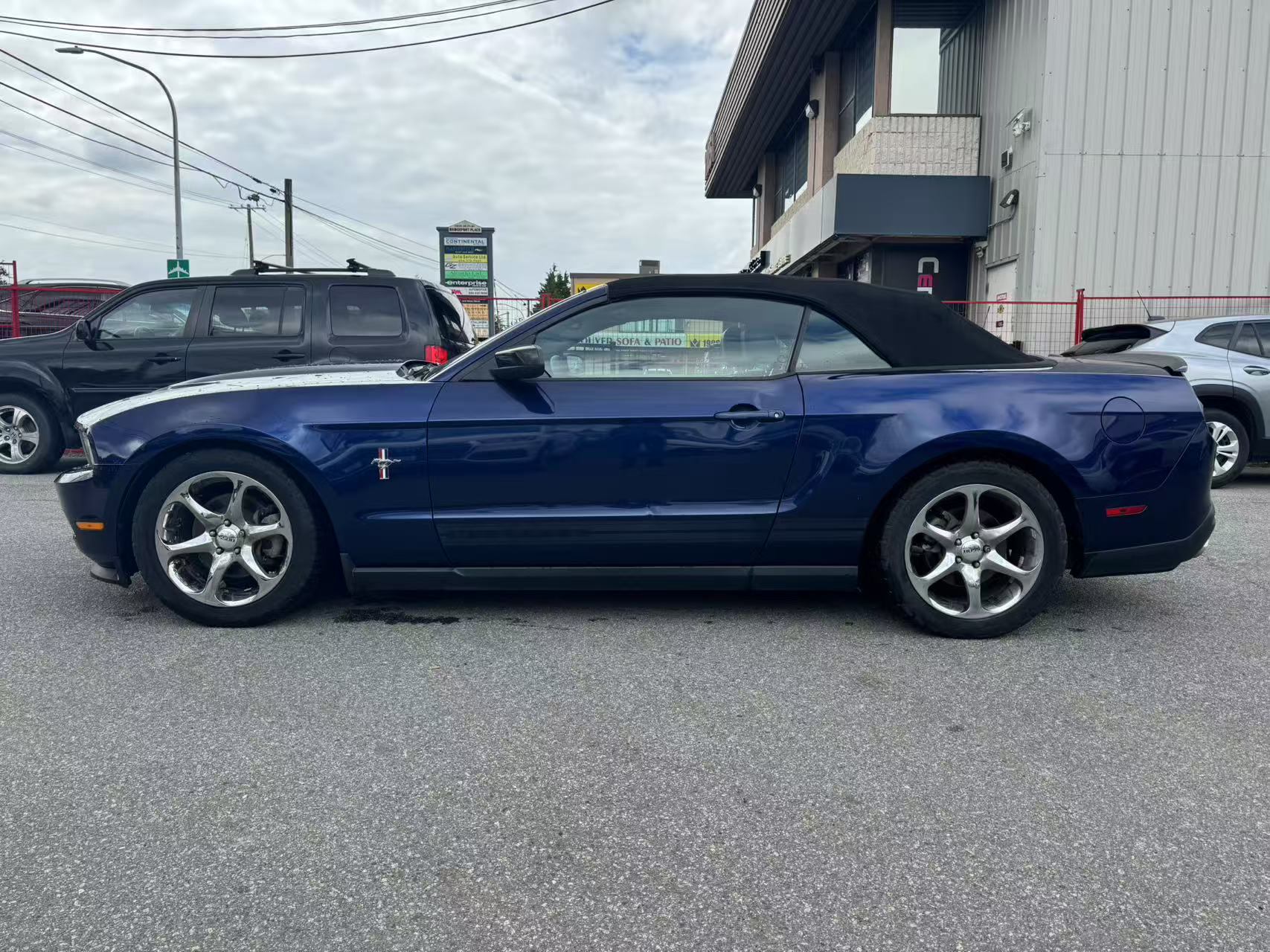 2011 Ford Mustang 2dr Conv V6. NO ACCIDENTS. FULL SERVICE RECORD., Vancouver, Cash