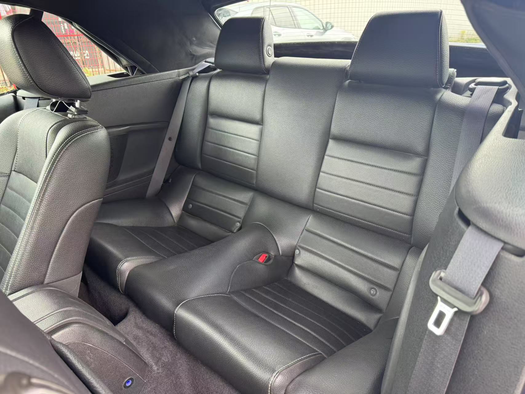 2011 Ford Mustang 2dr Conv V6. NO ACCIDENTS. FULL SERVICE RECORD., Vancouver, Cash