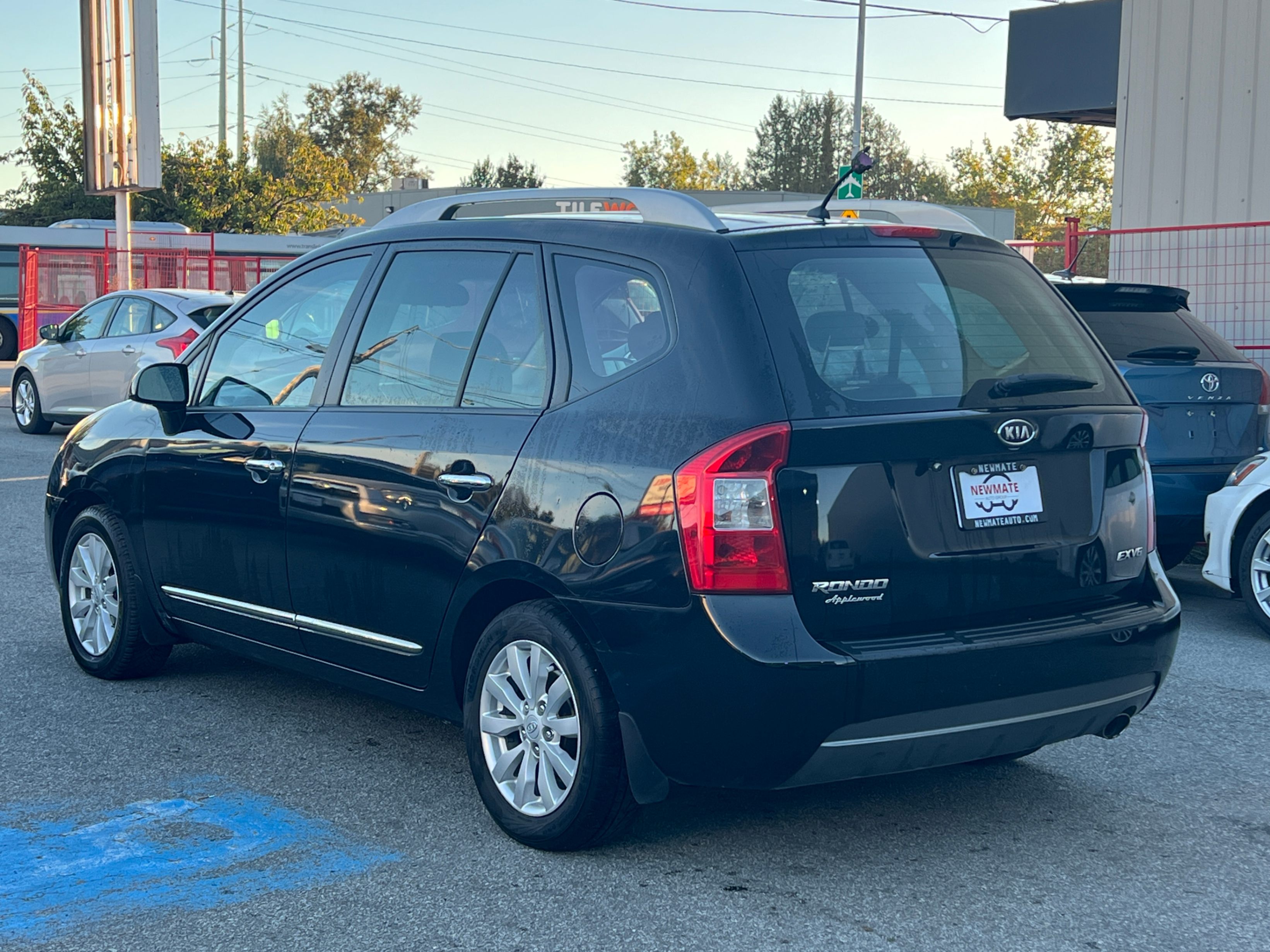 2011 Kia Rondo 4dr Wgn V6 EX. NO ACCIDENTS. BC LOCAL VEHICLE., 温哥华, 全款车