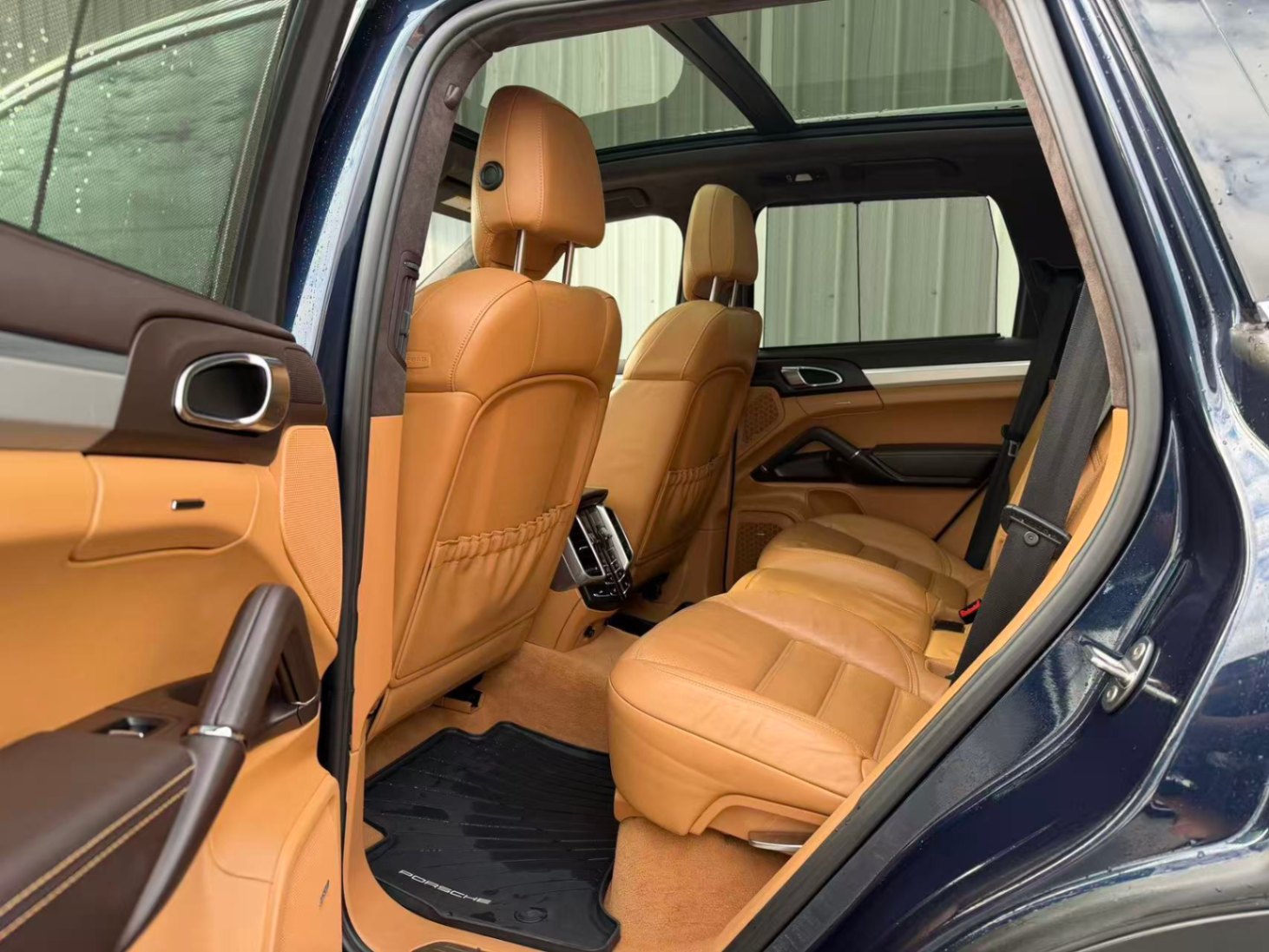 2011 Porsche Cayenne AWD 4dr Turbo. LOCAL BC VEHICLE. ONE OWNER., Vancouver, Cash