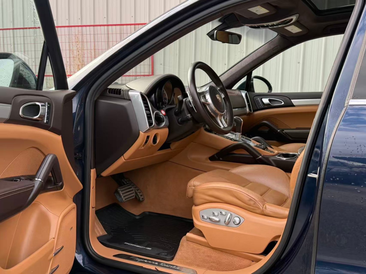 2011 Porsche Cayenne AWD 4dr Turbo. LOCAL BC VEHICLE. ONE OWNER., Vancouver, Cash