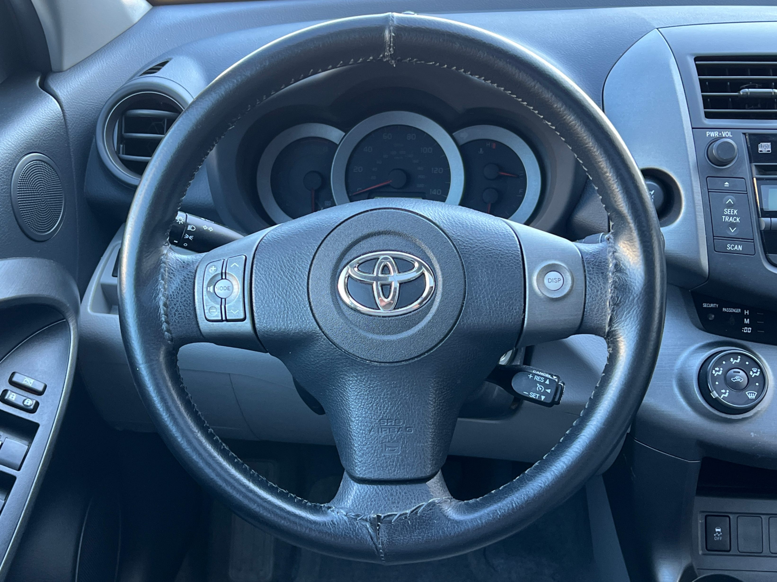 2011 Toyota RAV4 4WD 4dr I4. NO ACCIDENTS., Vancouver, Cash