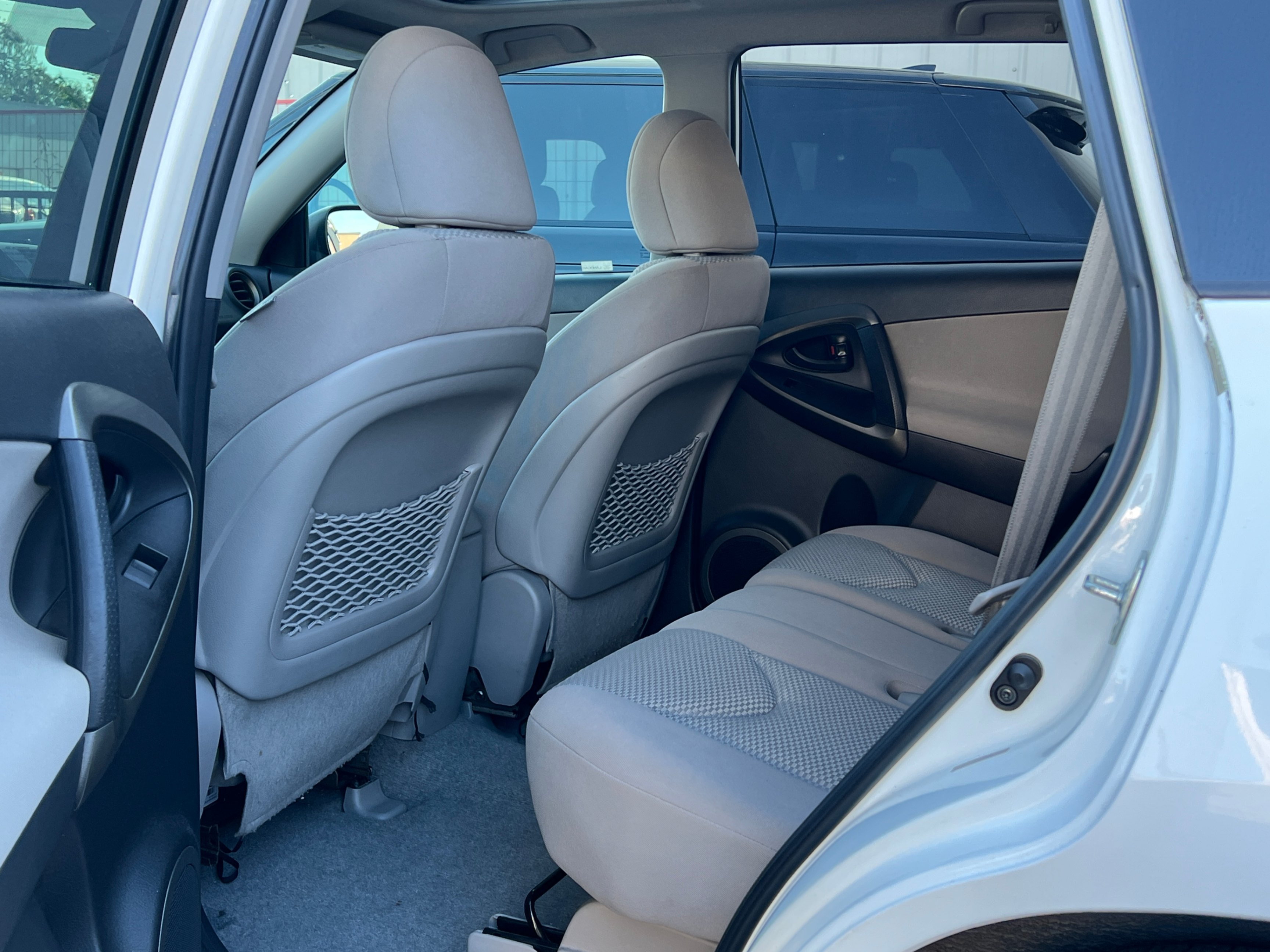 2011 Toyota RAV4 4WD 4dr I4. NO ACCIDENTS., Vancouver, Cash