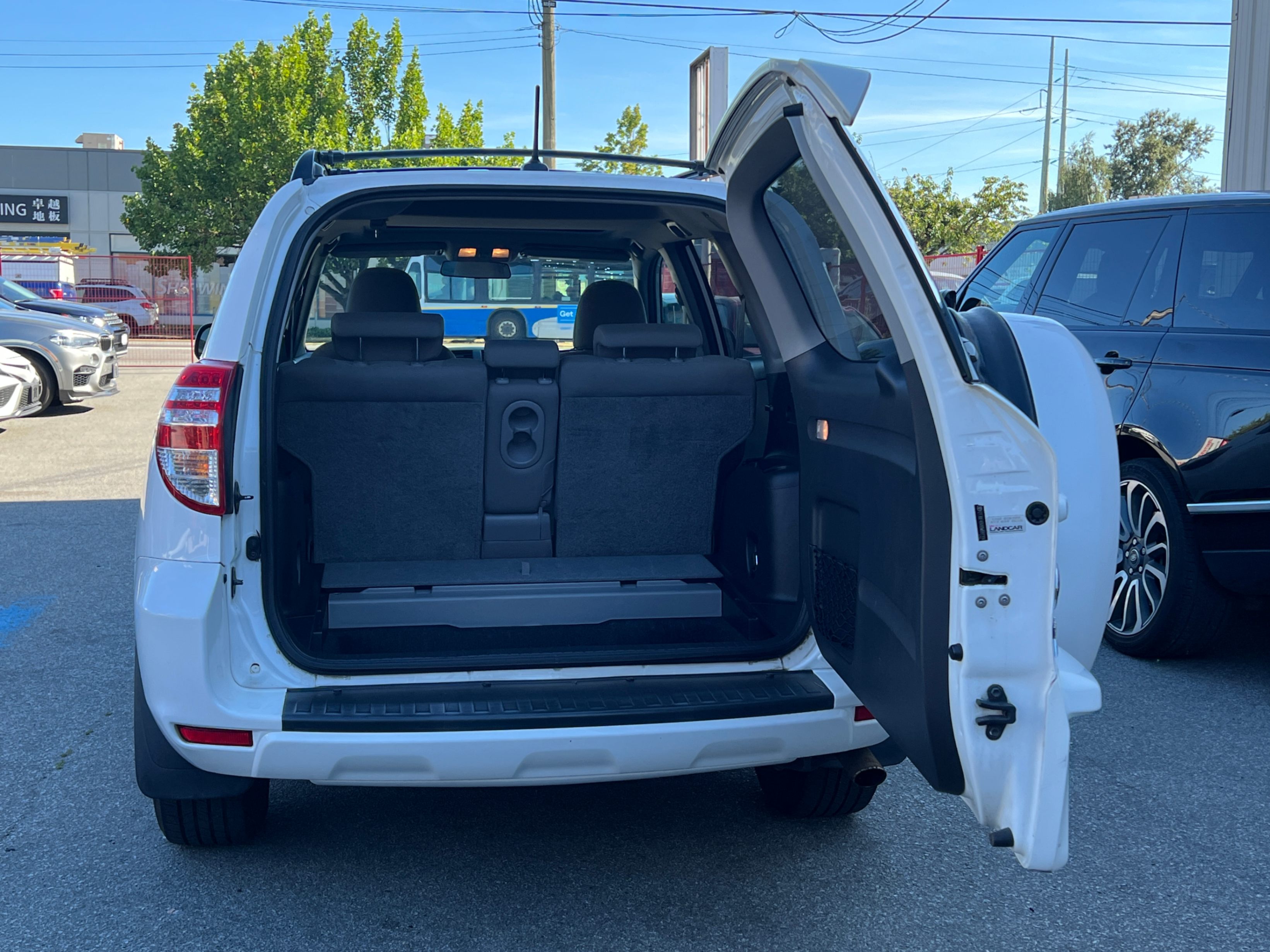 2011 Toyota RAV4 4WD 4dr I4. NO ACCIDENTS., Vancouver, Cash