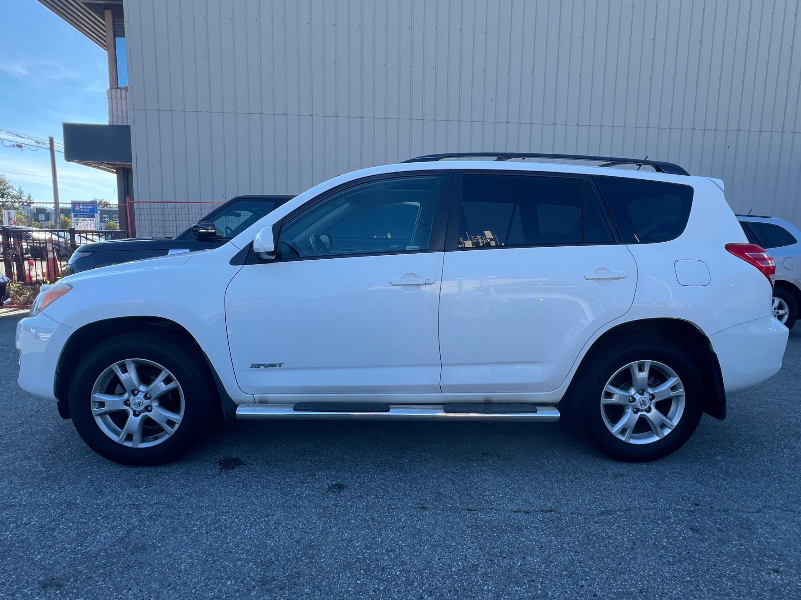 2011 Toyota RAV4 4WD 4dr I4. NO ACCIDENTS., Vancouver, Cash