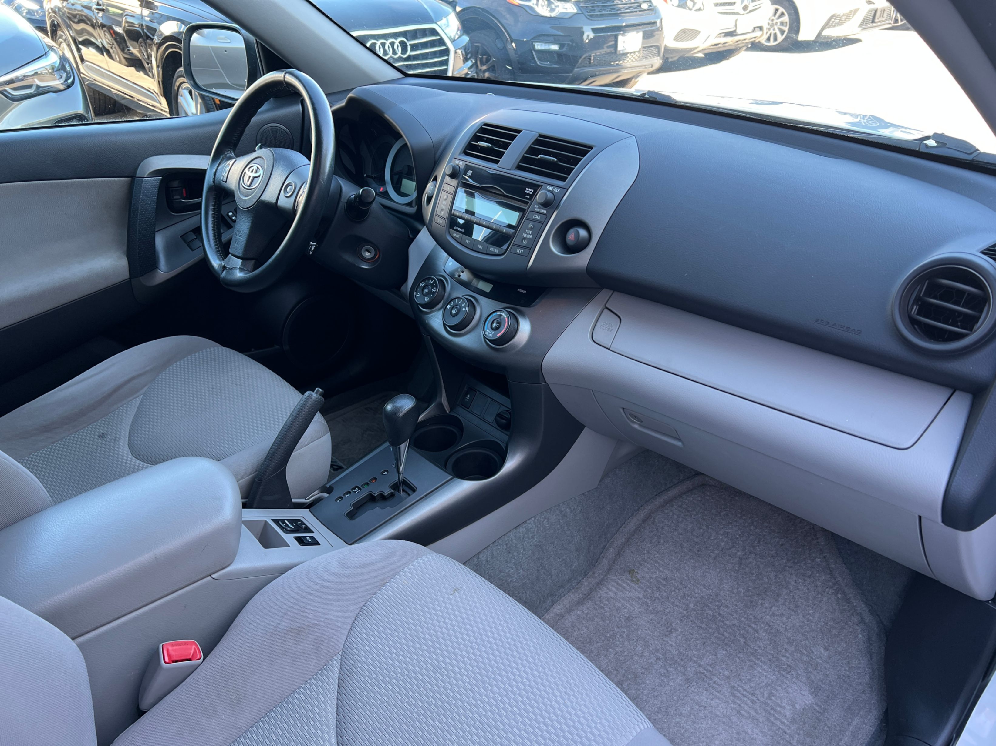 2011 Toyota RAV4 4WD 4dr I4. NO ACCIDENTS., Vancouver, Cash