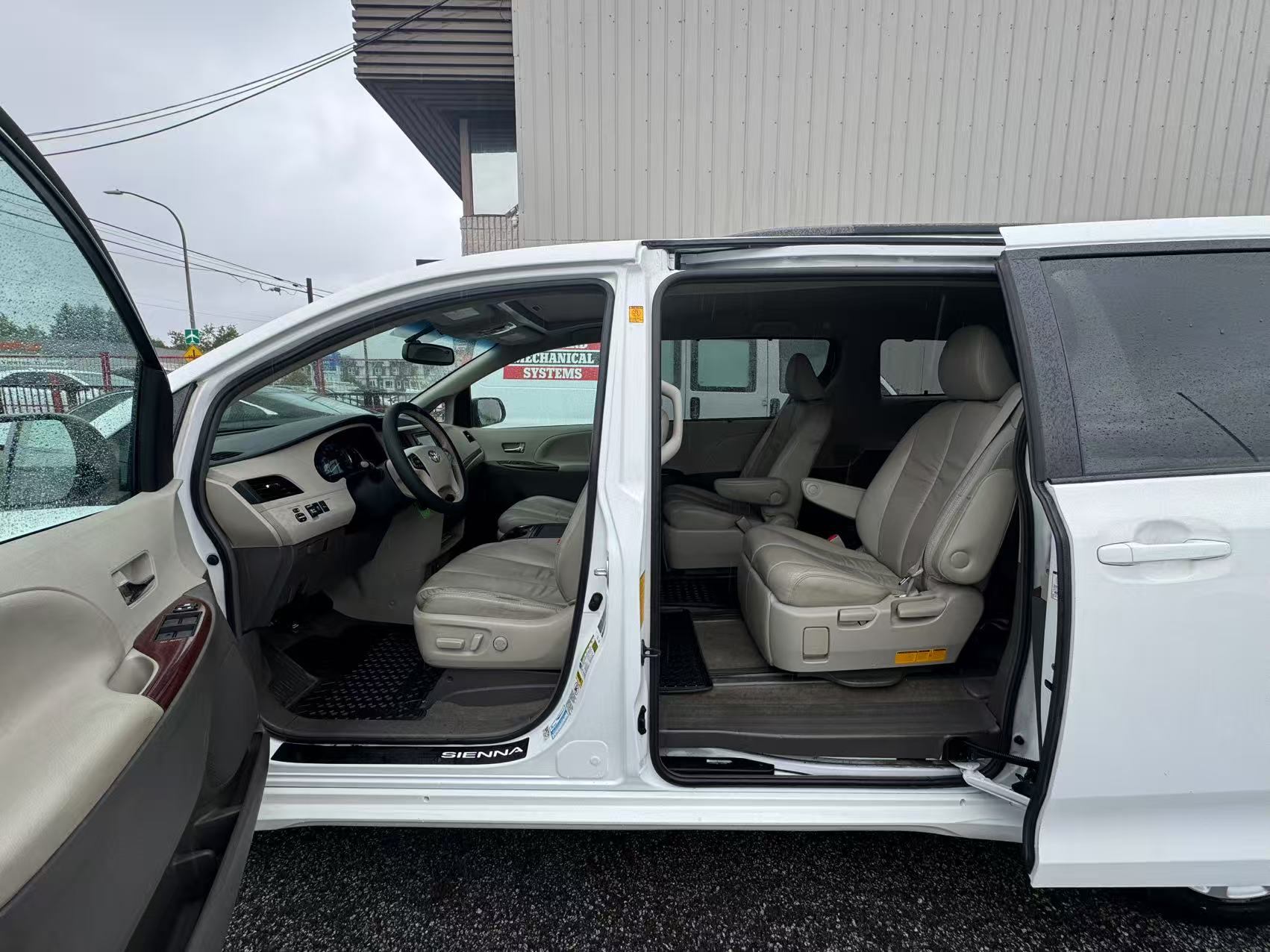 2012 Toyota Sienna 5dr V6 XLE 7-Pass FWD. BC LOCAL VEHICLE., 温哥华, 全款车