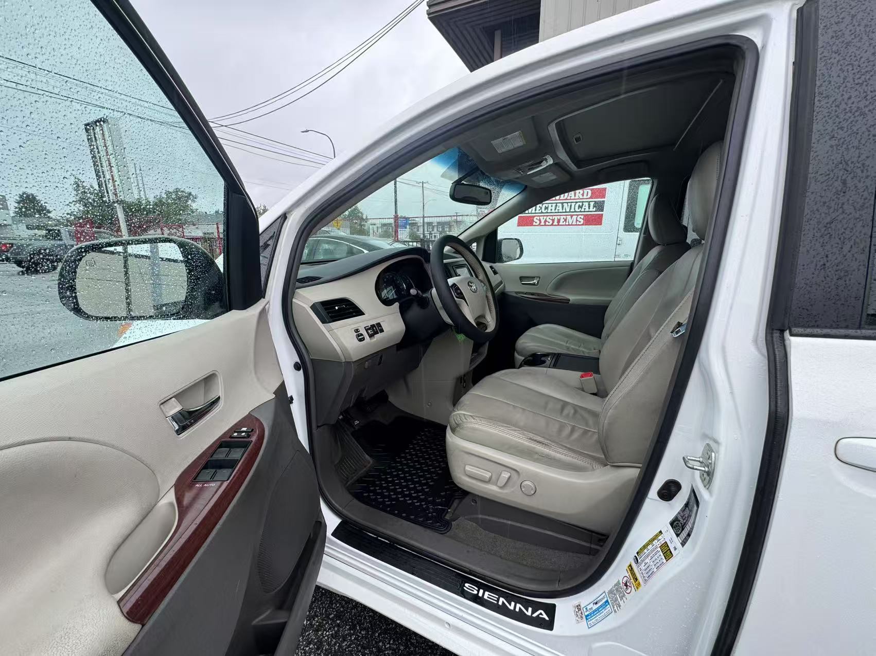 2012 Toyota Sienna 5dr V6 XLE 7-Pass FWD. BC LOCAL VEHICLE., 温哥华, 全款车