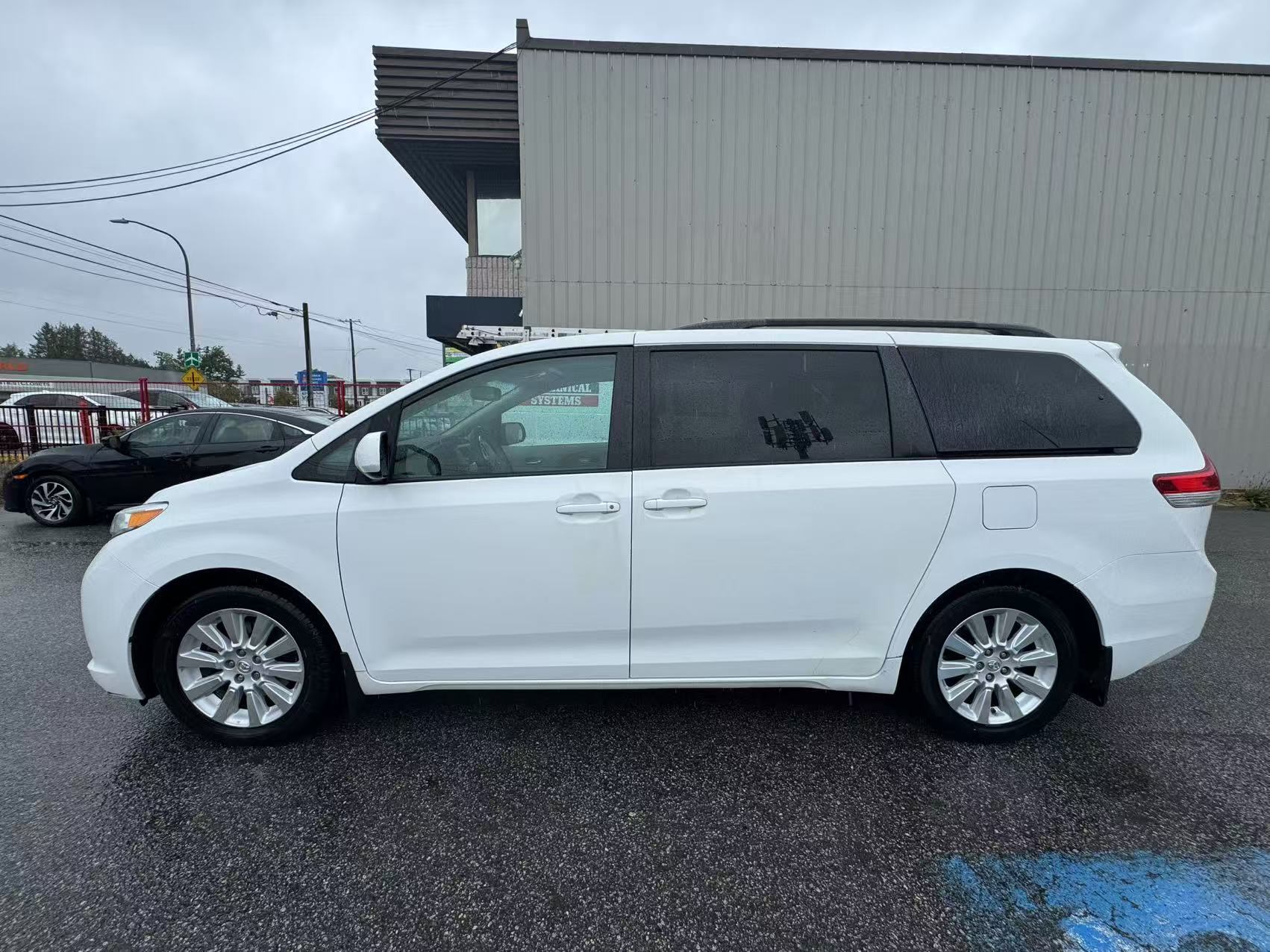 2012 Toyota Sienna 5dr V6 XLE 7-Pass FWD. BC LOCAL VEHICLE., 温哥华, 全款车