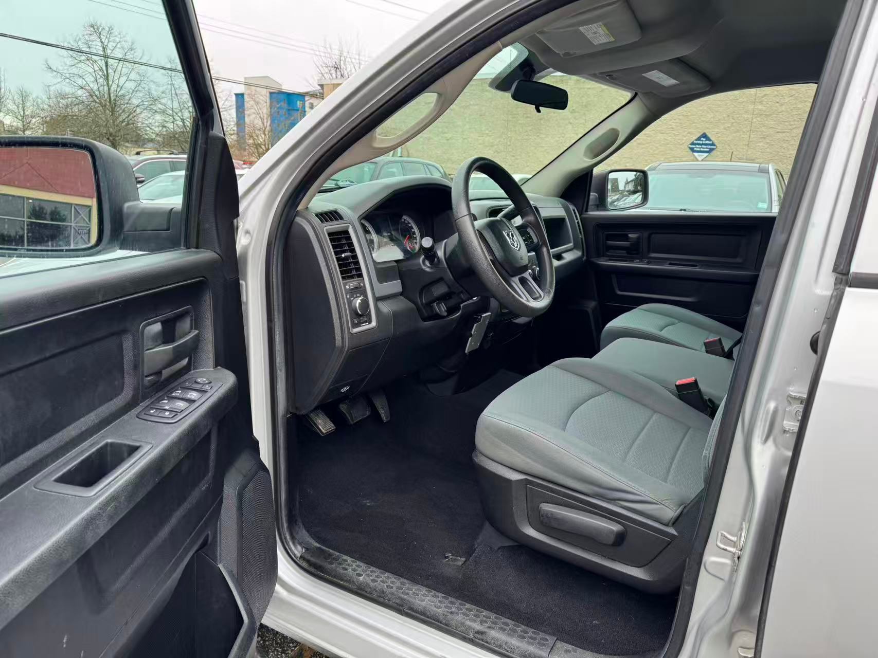 2013 Ram 1500 Quad Cab 140.5" ST. BC LOCAL VEHICLE. HEMI 5.7L., 温哥华, 全款车