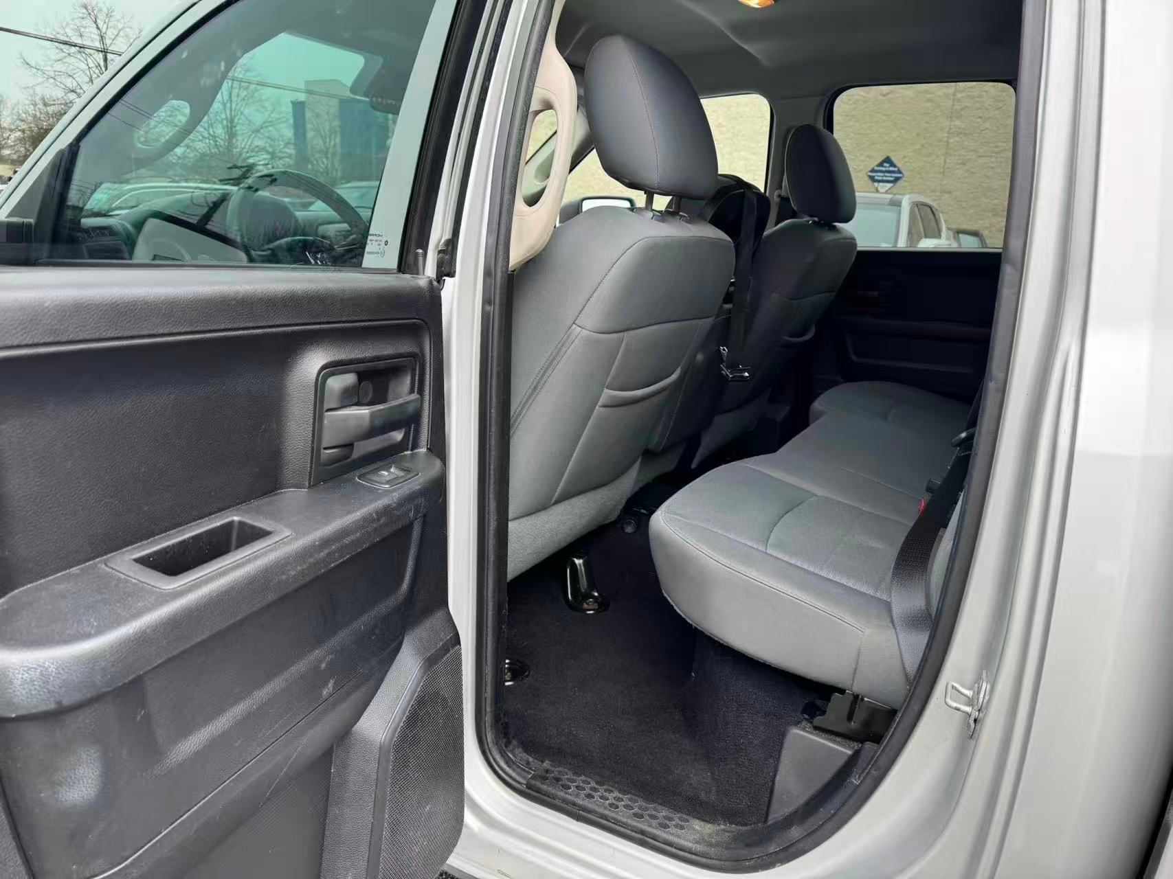 2013 Ram 1500 Quad Cab 140.5" ST. BC LOCAL VEHICLE. HEMI 5.7L., 温哥华, 全款车
