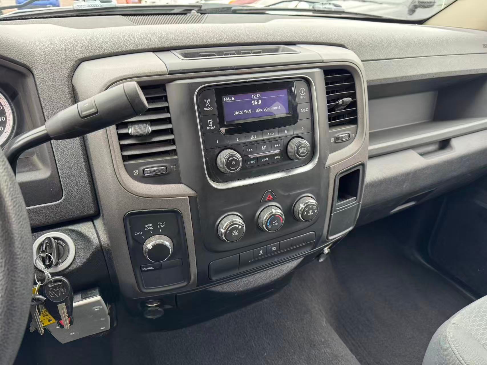 2013 Ram 1500 Quad Cab 140.5" ST. BC LOCAL VEHICLE. HEMI 5.7L., 温哥华, 全款车