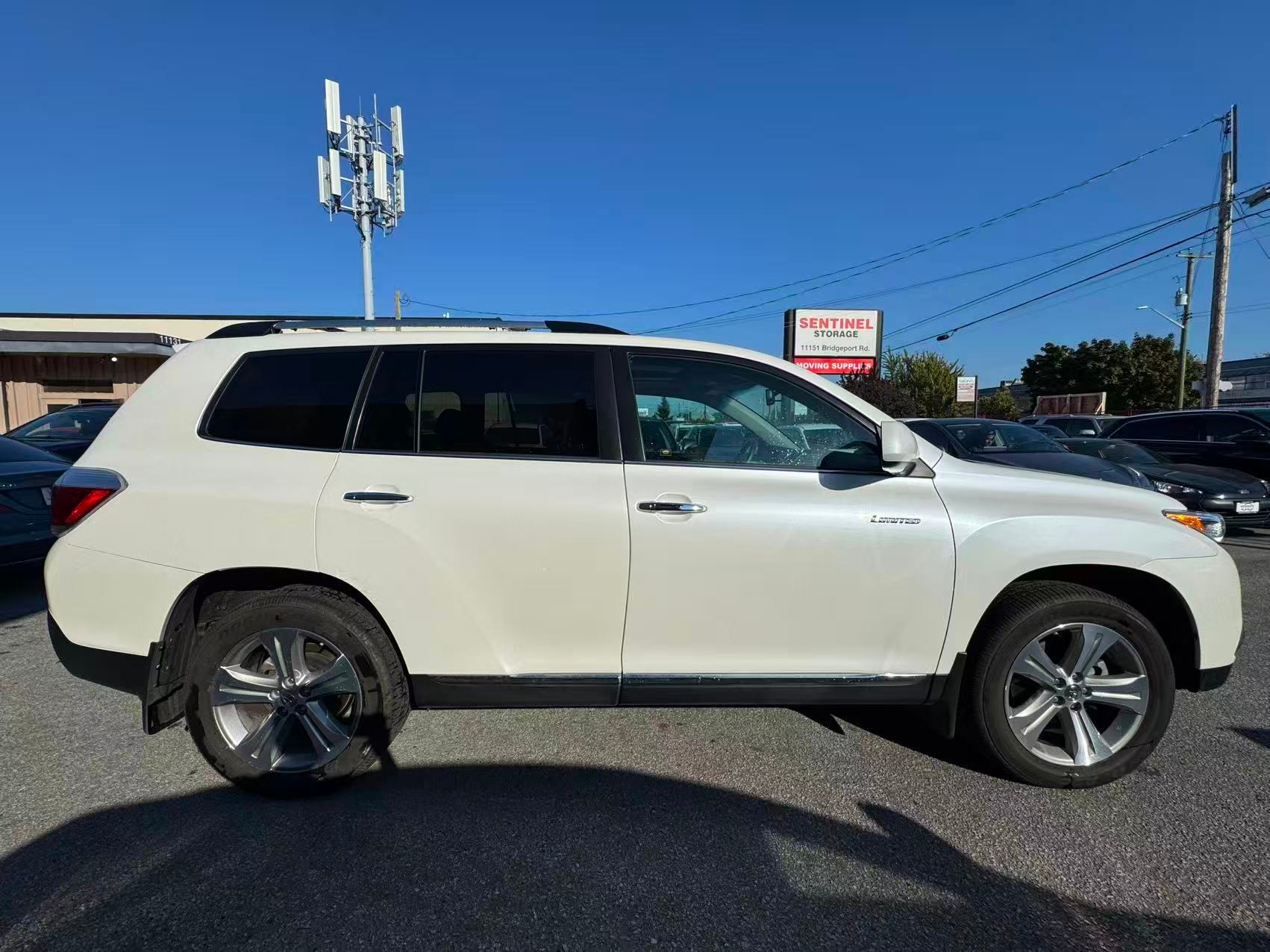 2013 Toyota Highlander 4WD 4dr Limited. ONE OWNER. NO ACCIDENTS. SUPER LOW MILEAGE., Vancouver, Cash
