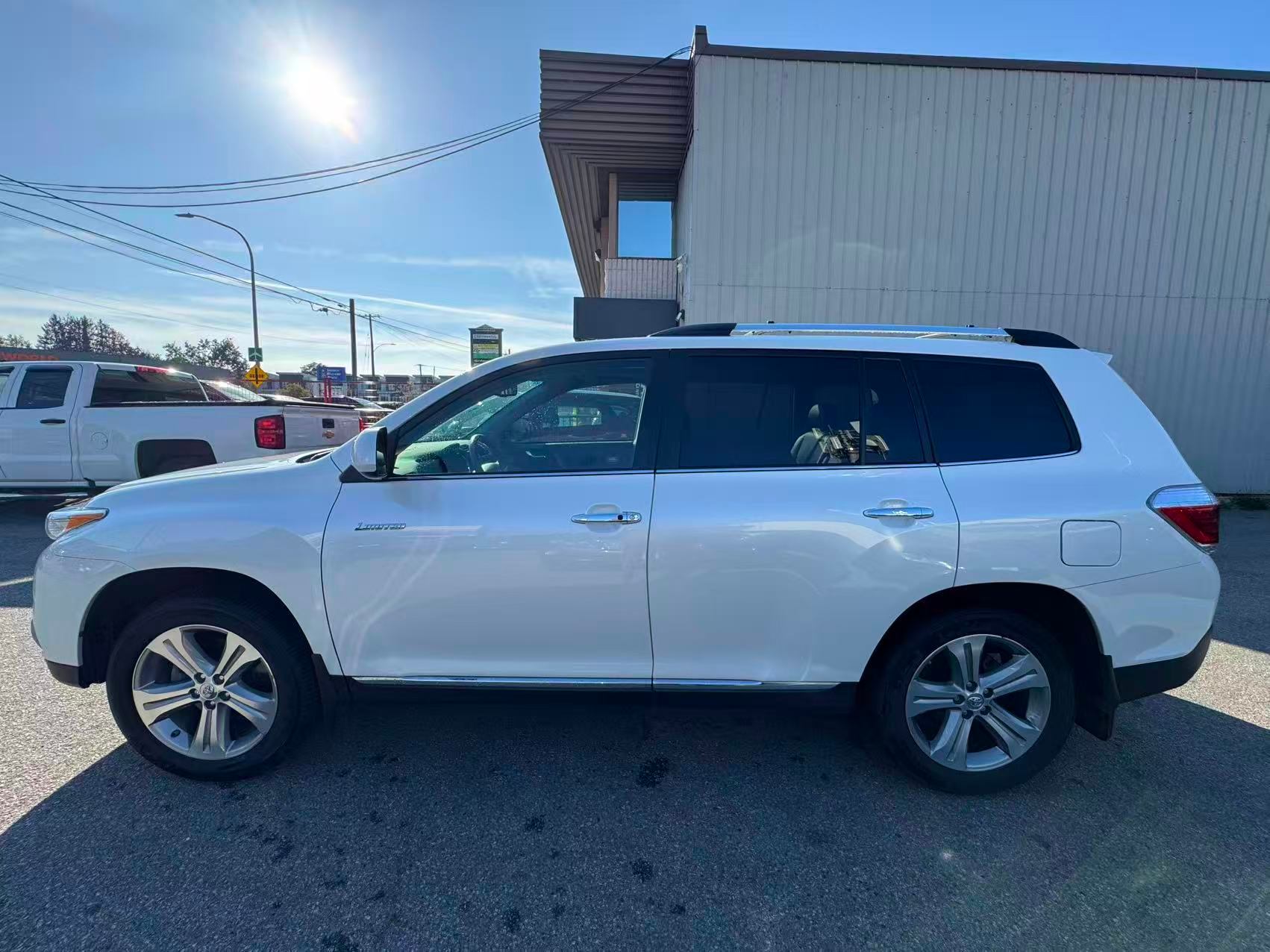 2013 Toyota Highlander 4WD 4dr Limited. ONE OWNER. NO ACCIDENTS. SUPER LOW MILEAGE., Vancouver, Cash