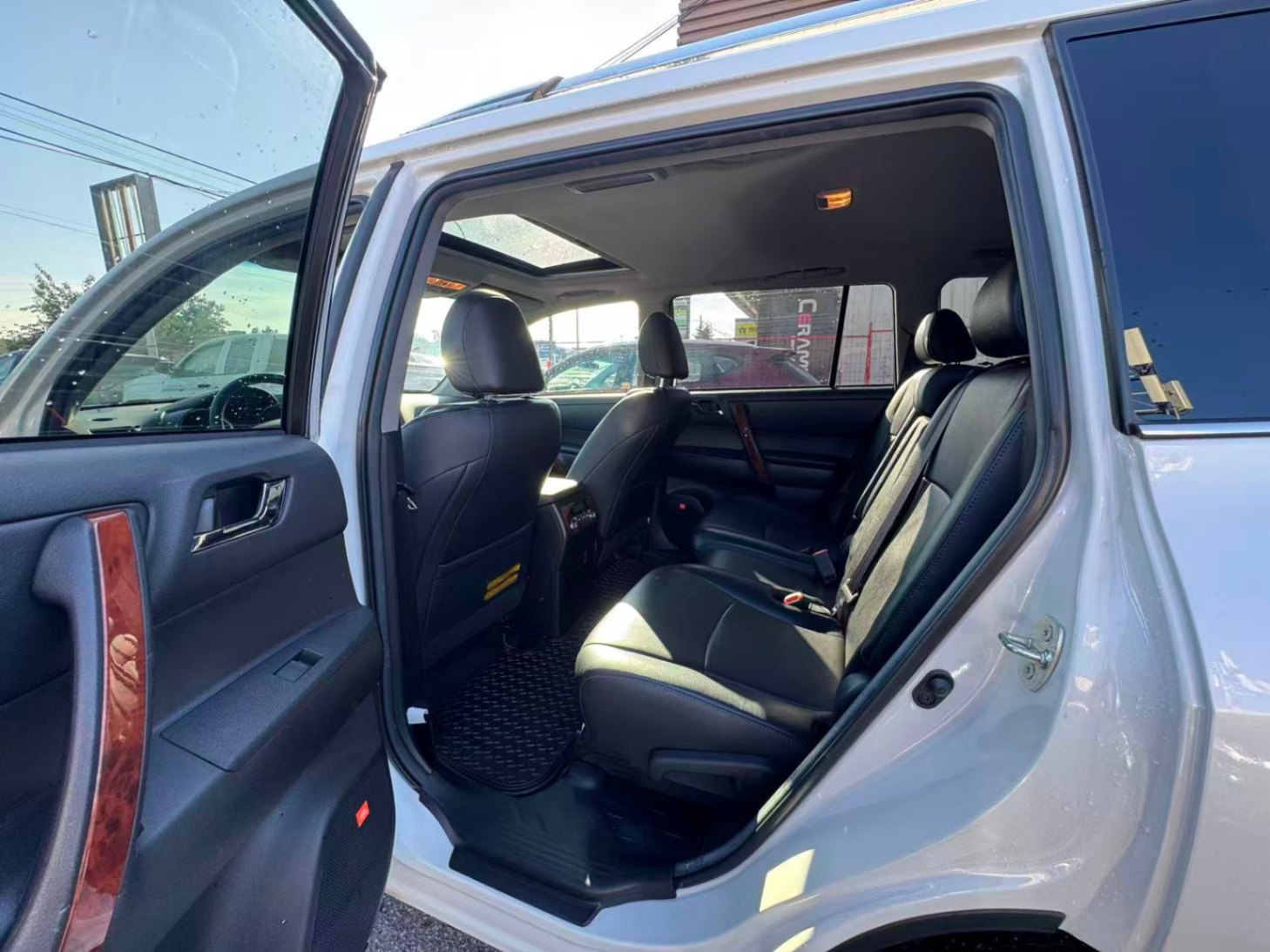 2013 Toyota Highlander 4WD 4dr Limited. ONE OWNER. NO ACCIDENTS. SUPER LOW MILEAGE., Vancouver, Cash