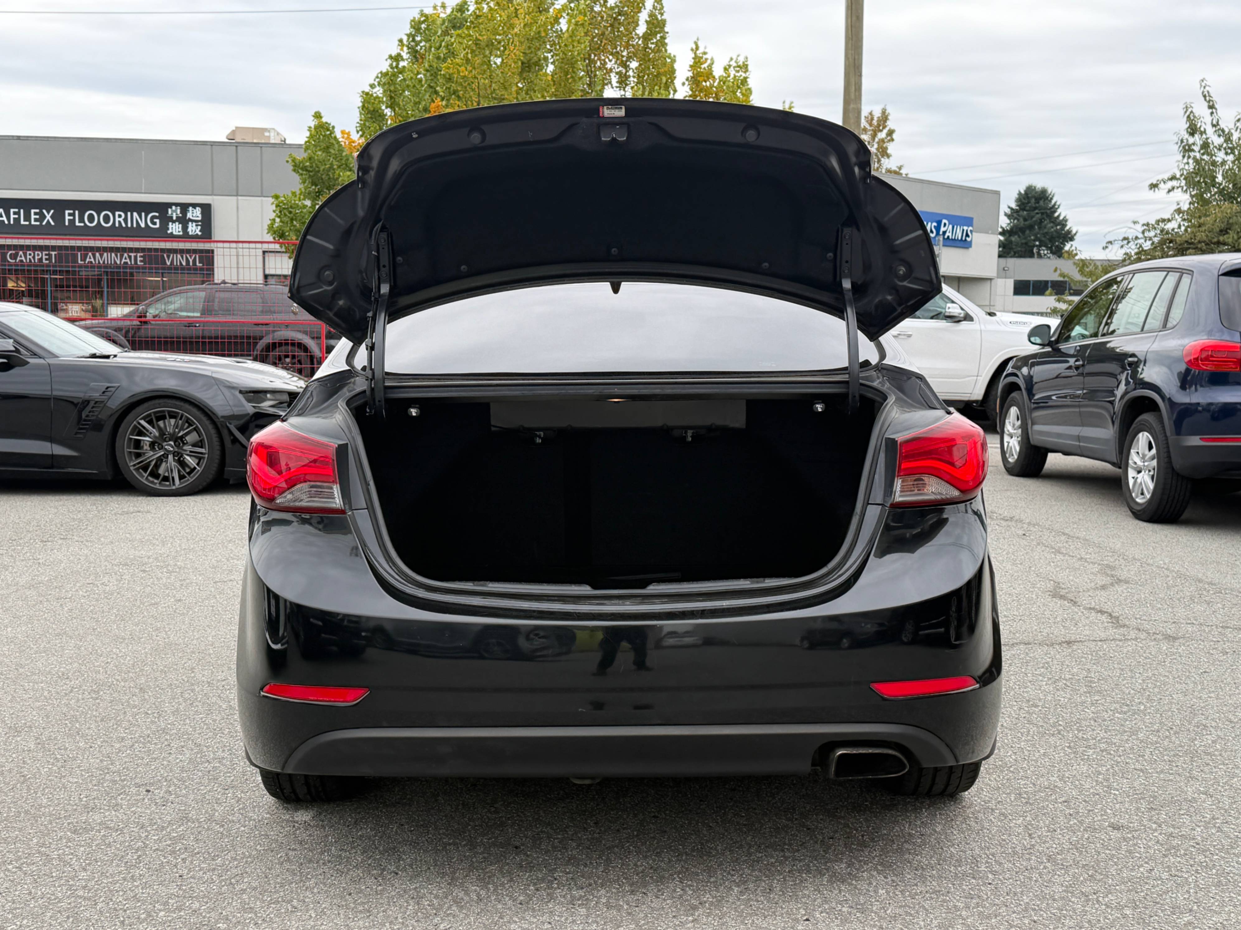 2014 Hyundai Elantra 4dr Sdn Auto Limited. FULL SERVICED., Vancouver, Cash