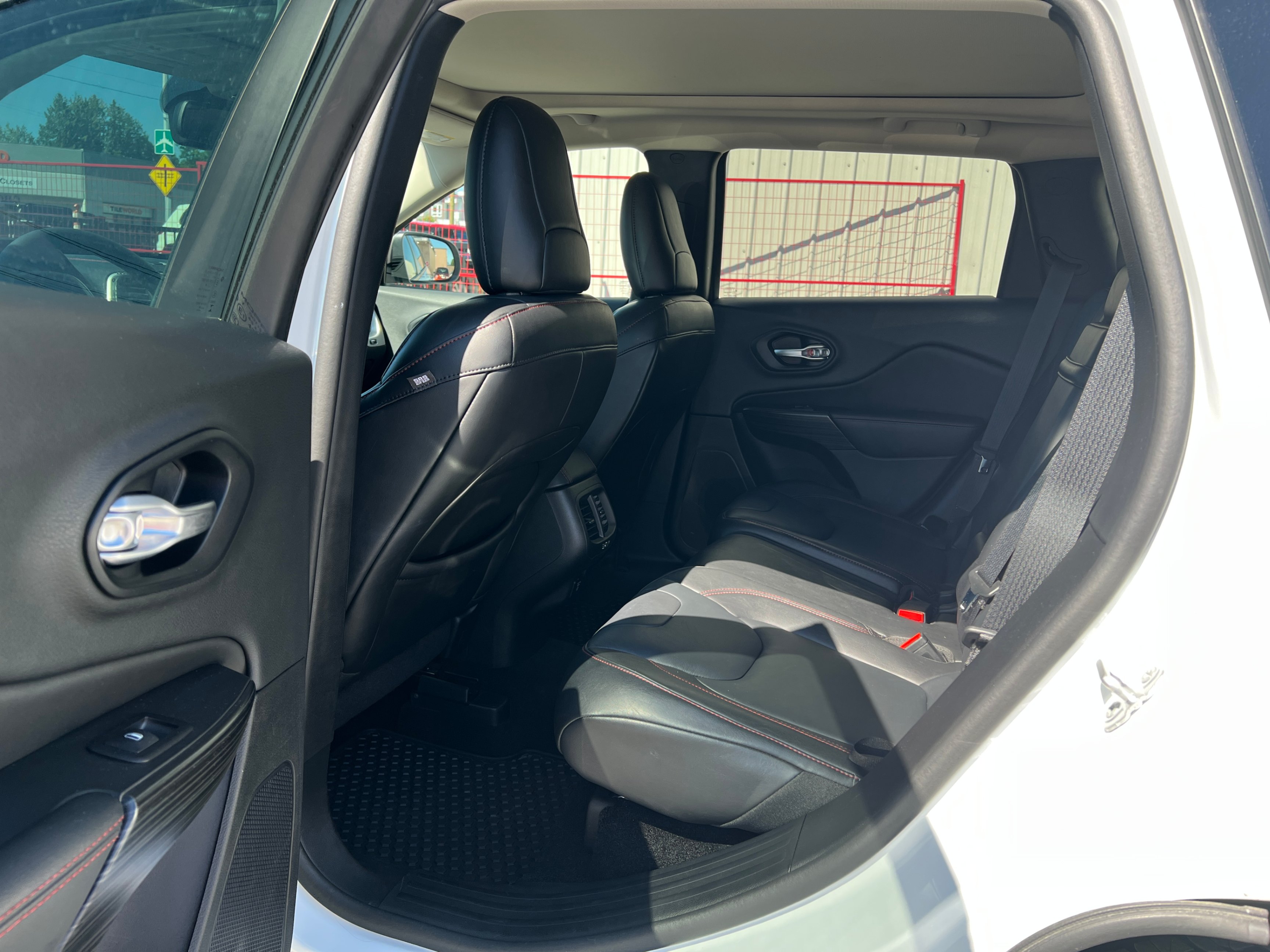 2014 Jeep Cherokee 4WD 4dr Trailhawk. ONE OWNER. LOW MILEAGE., Vancouver, Cash