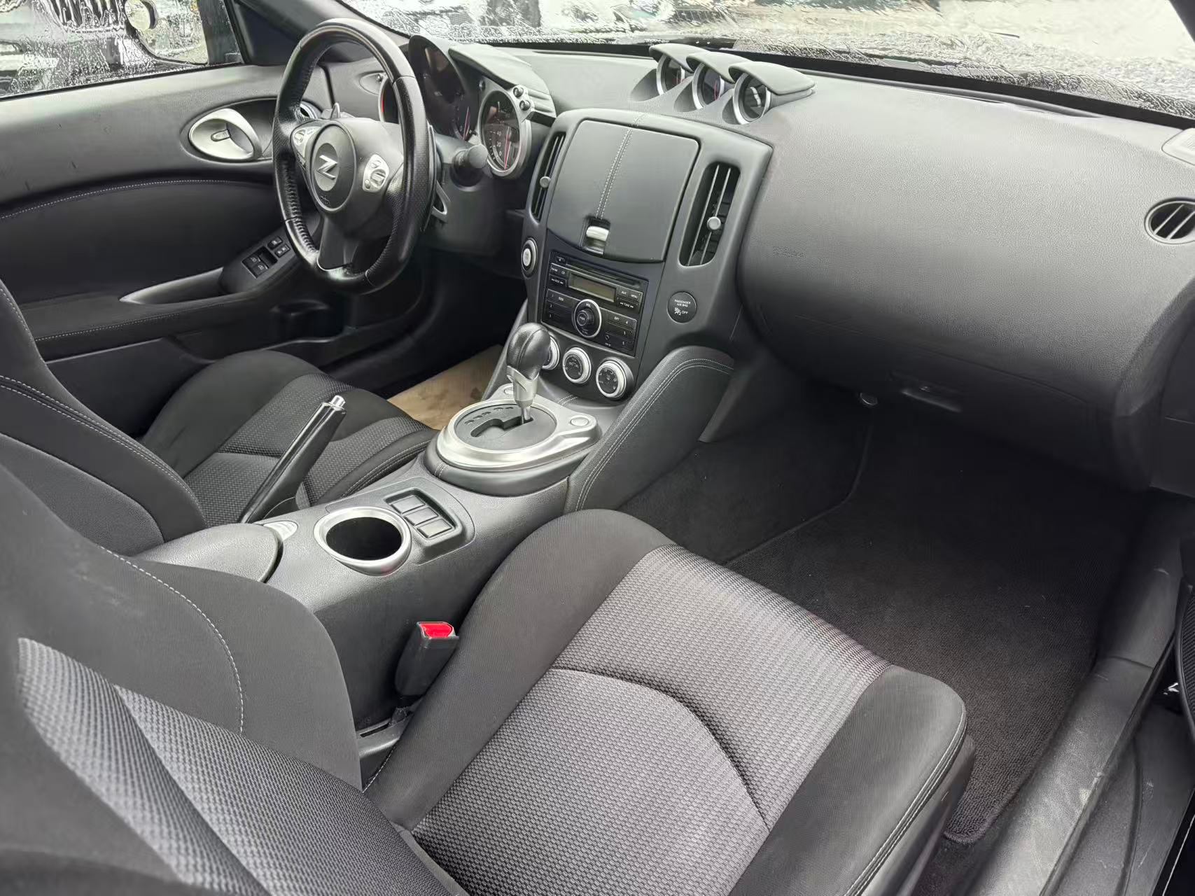 2014 Nissan 370Z *REBUILT TITLE*. LOW ON MILEAGE., 温哥华, 全款车