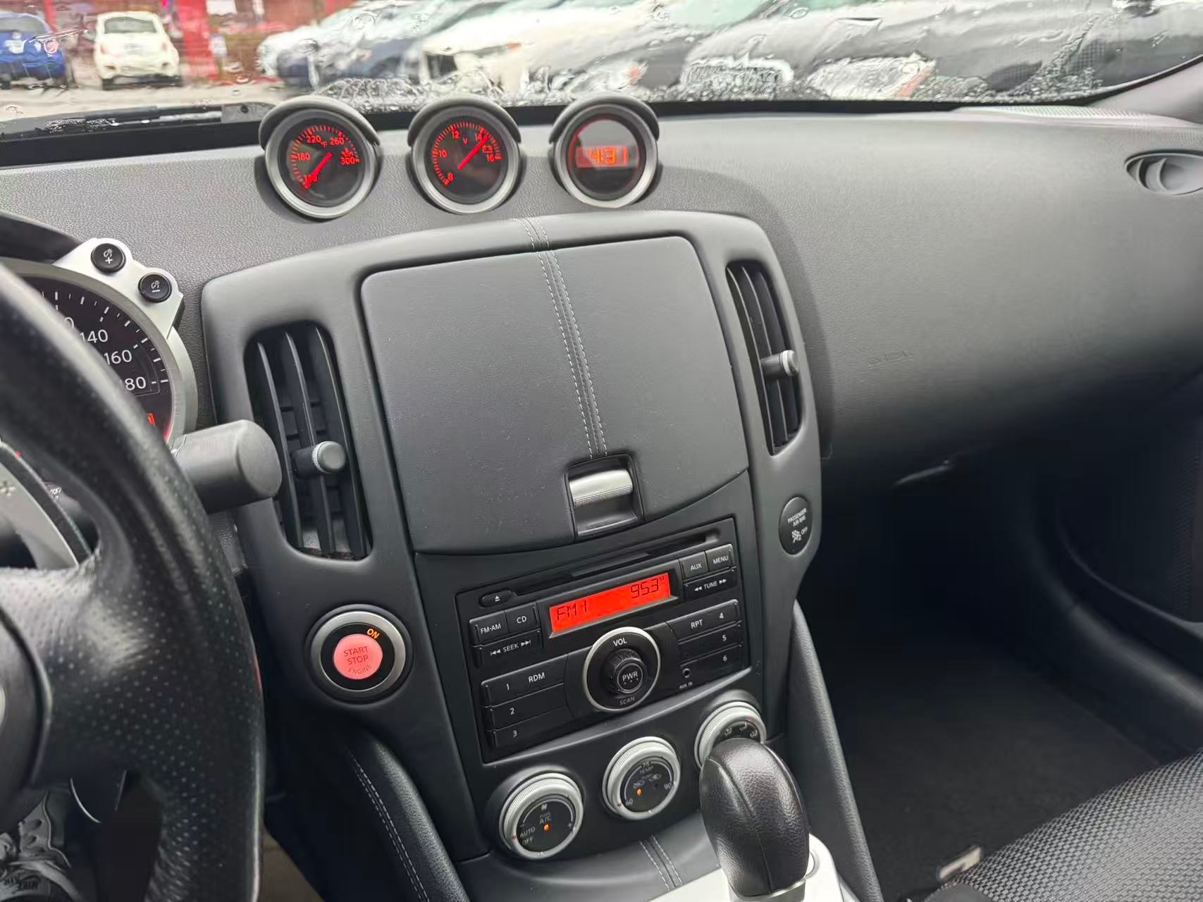 2014 Nissan 370Z *REBUILT TITLE*. LOW ON MILEAGE., 温哥华, 全款车