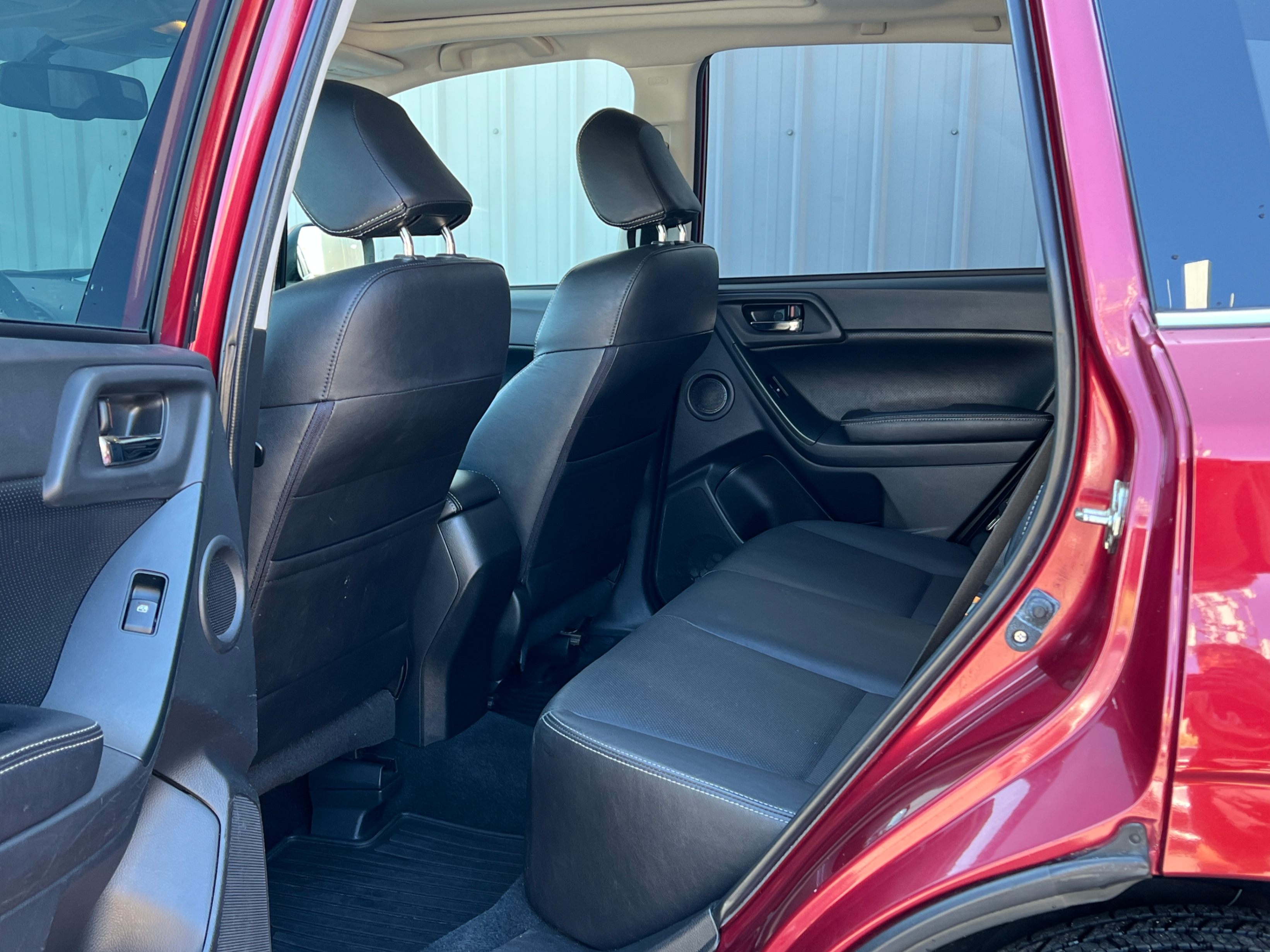 2014 Subaru Forester 5dr Wgn Auto 2.5i Touring. NO ACCIDENTS. FULL SERVICED., Vancouver, Cash