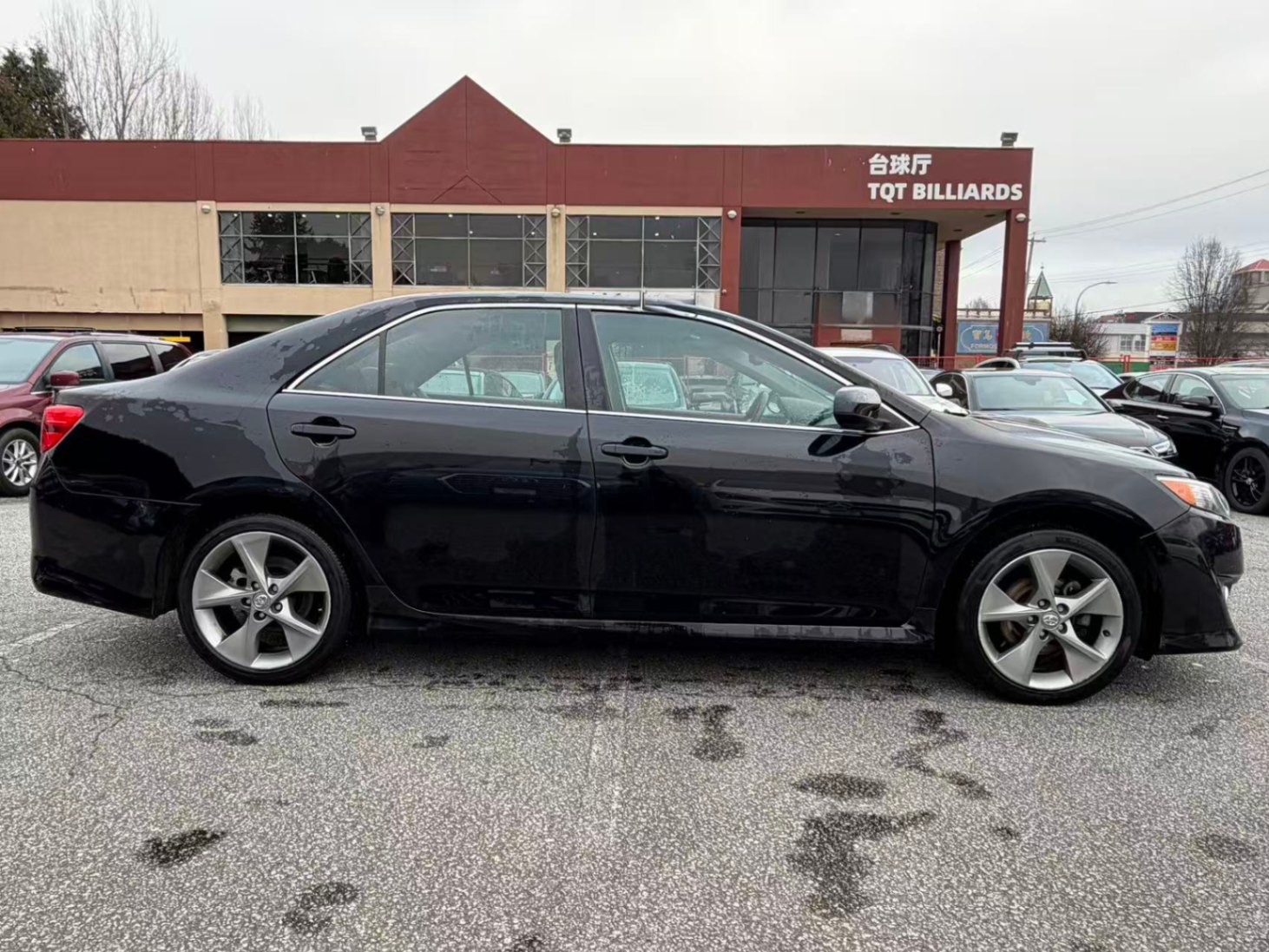 2014 Toyota Camry V6 SE. LOCAL BC VEHICLE., Vancouver, Cash