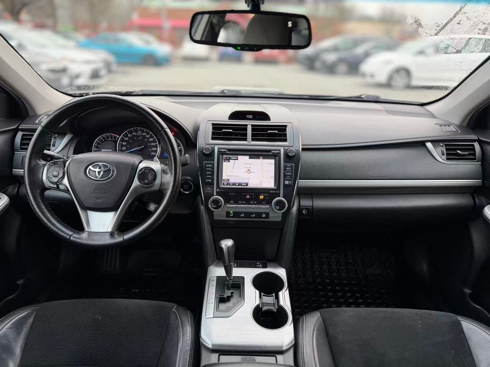 2014 Toyota Camry V6 SE. LOCAL BC VEHICLE., Vancouver, Cash