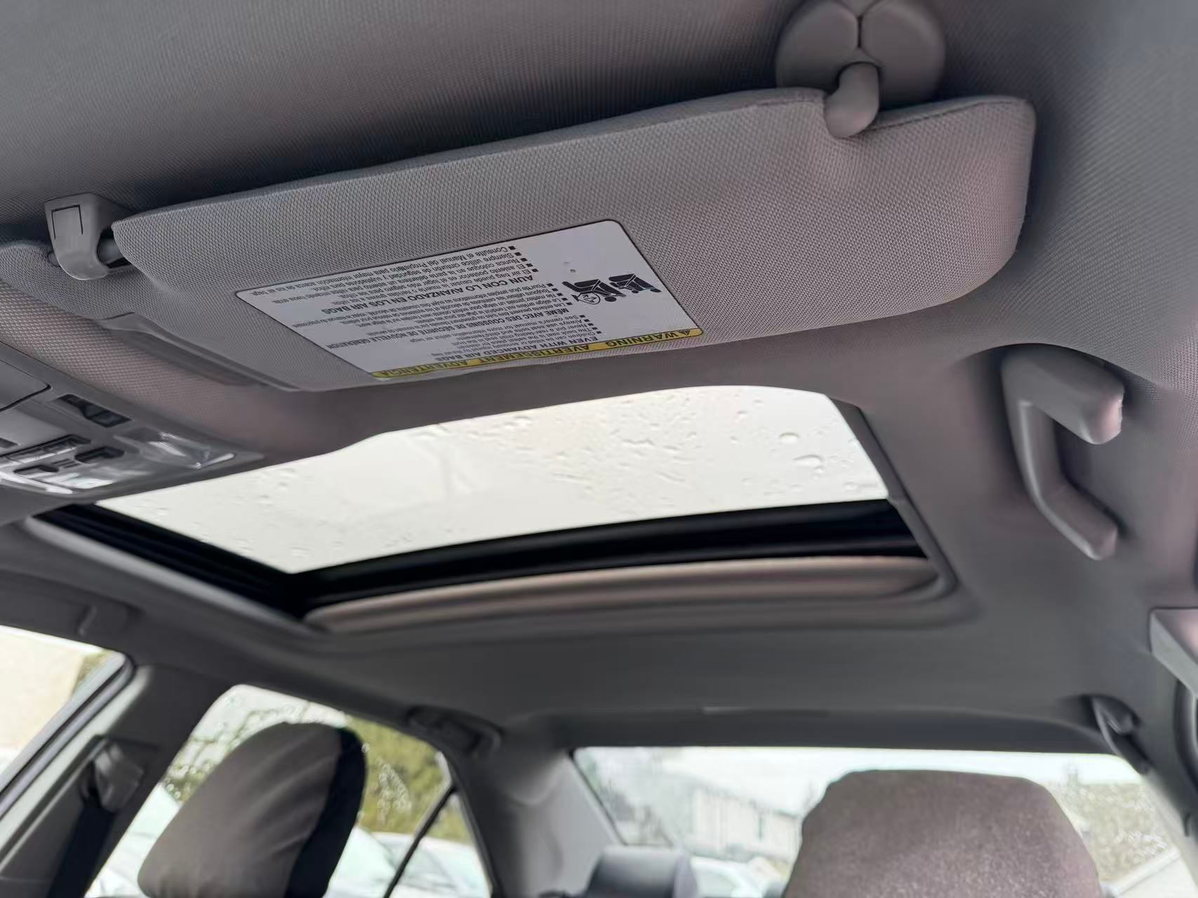 2014 Toyota Camry V6 SE. LOCAL BC VEHICLE., Vancouver, Cash