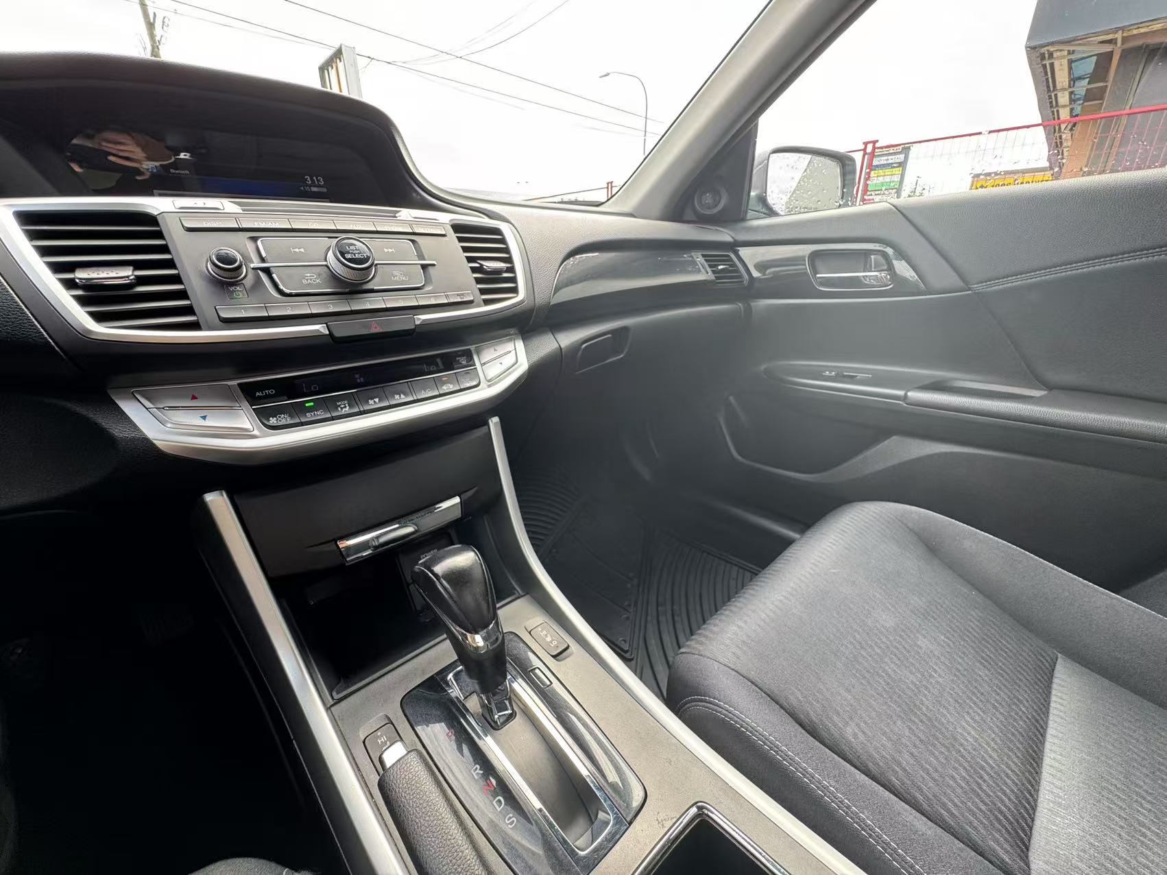 2015 Honda Accord 4dr I4 CVT. ONE OWNER. FULL SERVICE RECORD., Vancouver, Cash