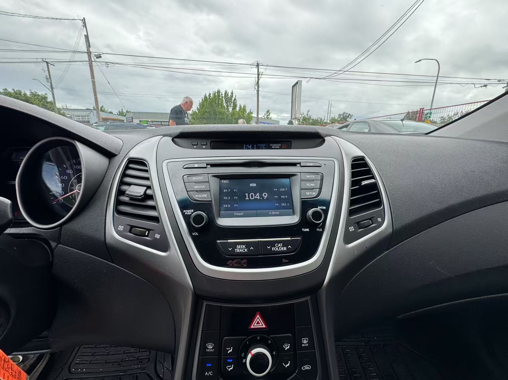 2015 Hyundai Elantra 4dr Sdn Auto GLS. NO ACCIDENTS. BC LOCAL. FULL SERVICED., Vancouver, Cash