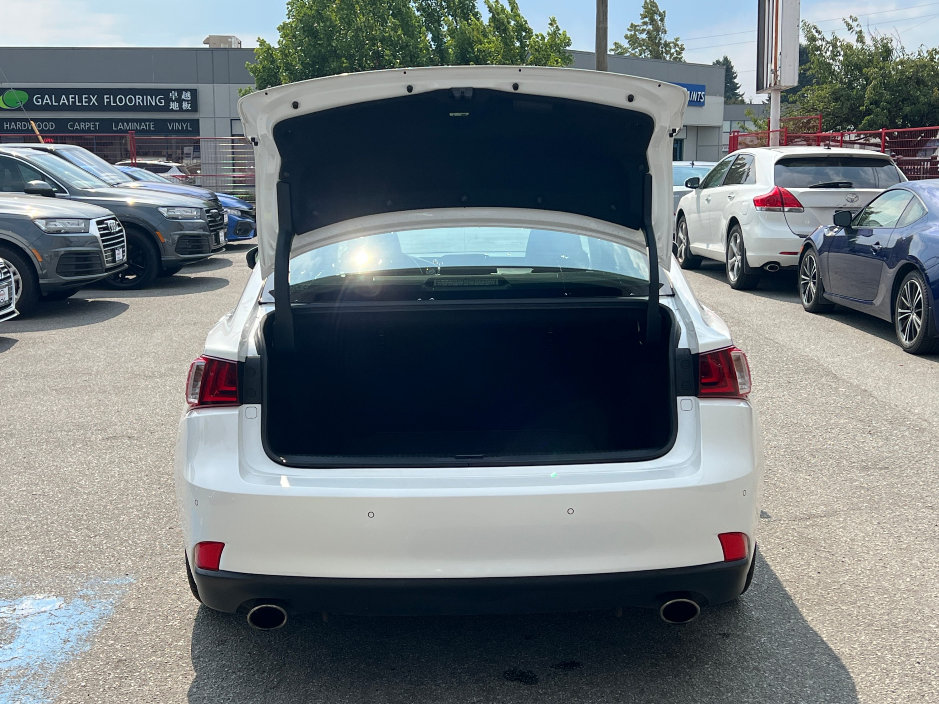 2015 Lexus IS 250 4dr Sdn AWD. BC LOCAL VEHICLE. LUXURY PACKAGE., Vancouver, Cash