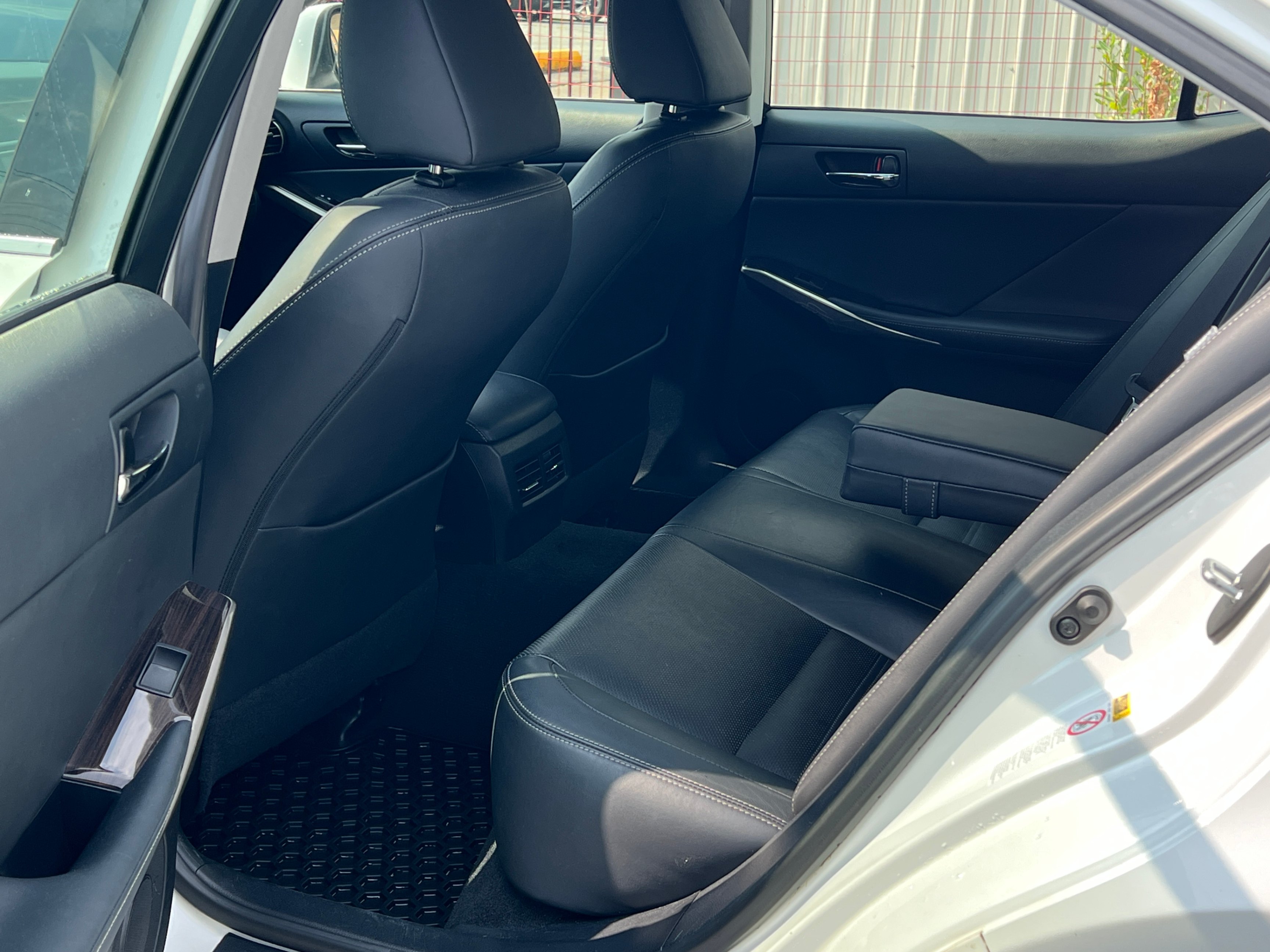 2015 Lexus IS 250 4dr Sdn AWD. BC LOCAL VEHICLE. LUXURY PACKAGE., Vancouver, Cash