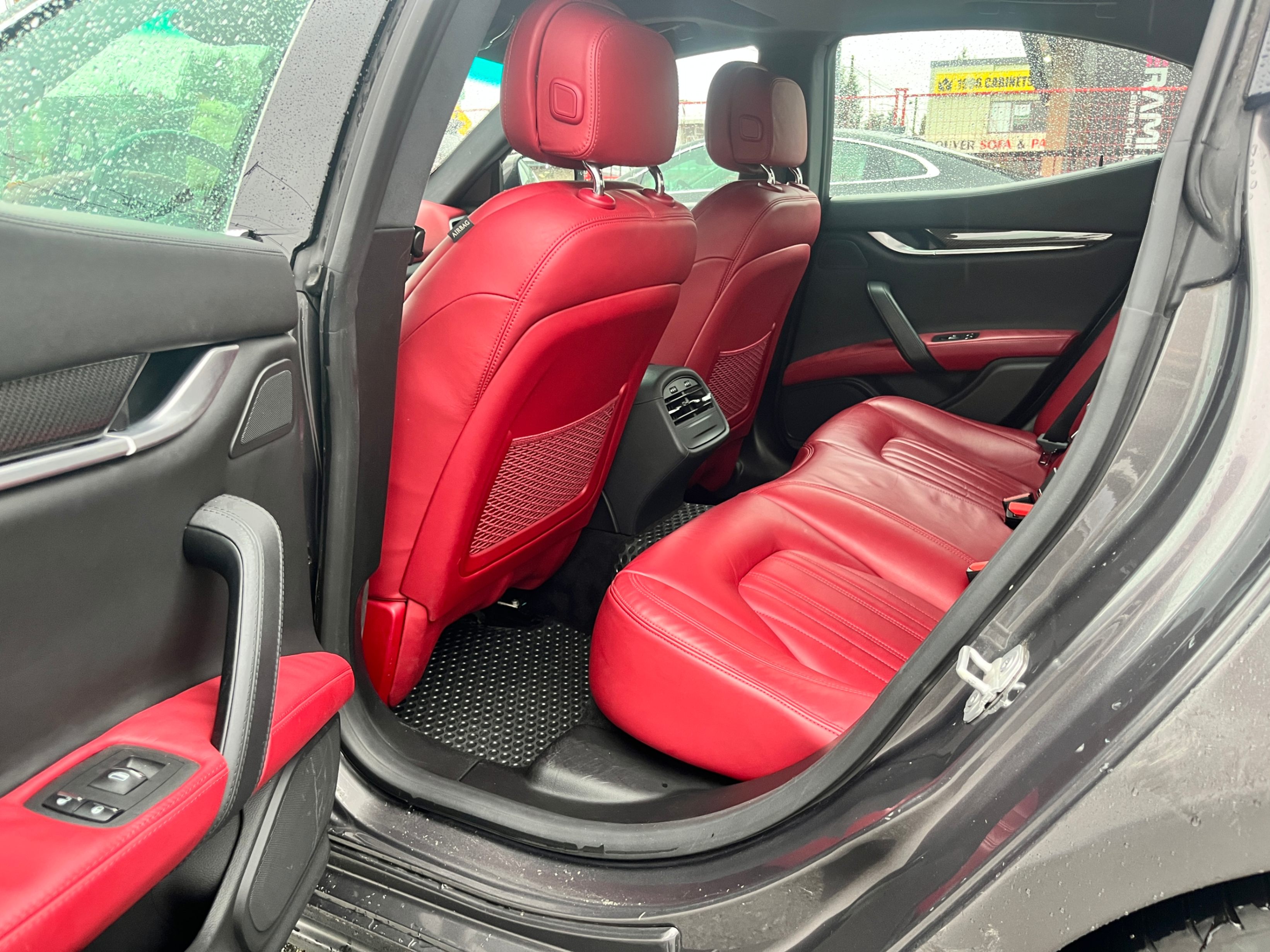 2015 Maserati Ghibli S Q4. LOCAL BC VEHICLE. LOW ON MILEAGE., 温哥华, 全款车