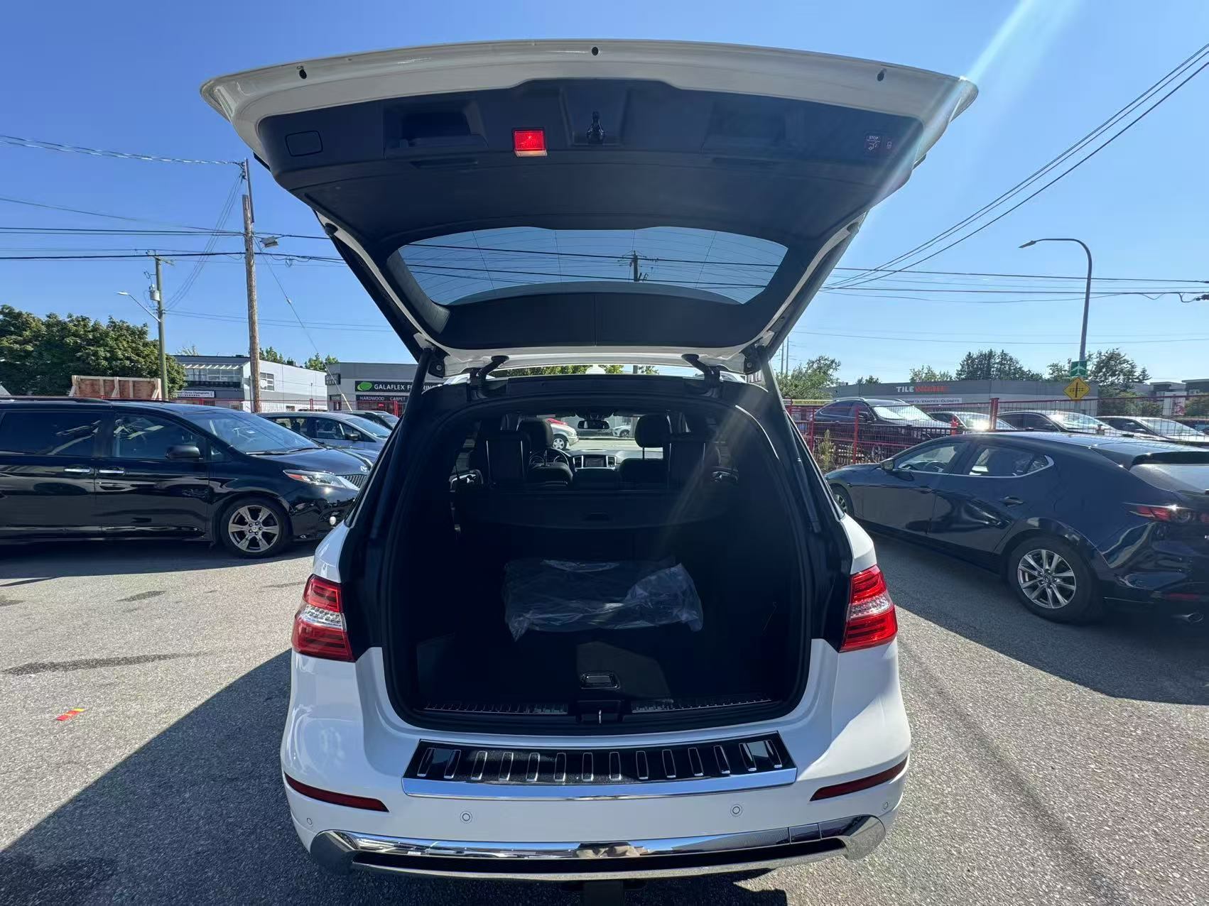 2015 Mercedes-Benz M-Class 4MATIC 4dr ML 400. AMG PACKAGE. BC LOCAL VEHICLE., Vancouver, Cash