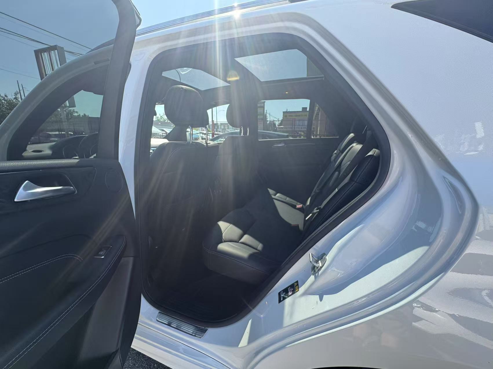 2015 Mercedes-Benz M-Class 4MATIC 4dr ML 400. AMG PACKAGE. BC LOCAL VEHICLE., Vancouver, Cash