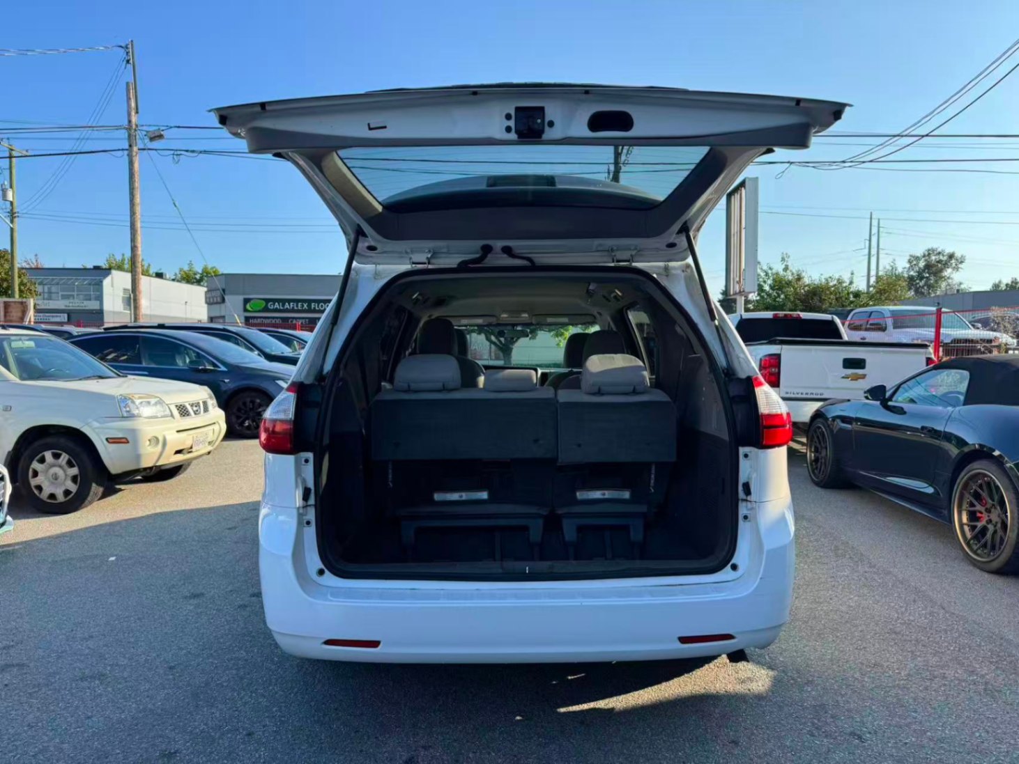 2015 Toyota Sienna 5dr 7-Pass FWD. NO ACCIDENTS. BC LOCAL VEHICLE., Vancouver, Cash
