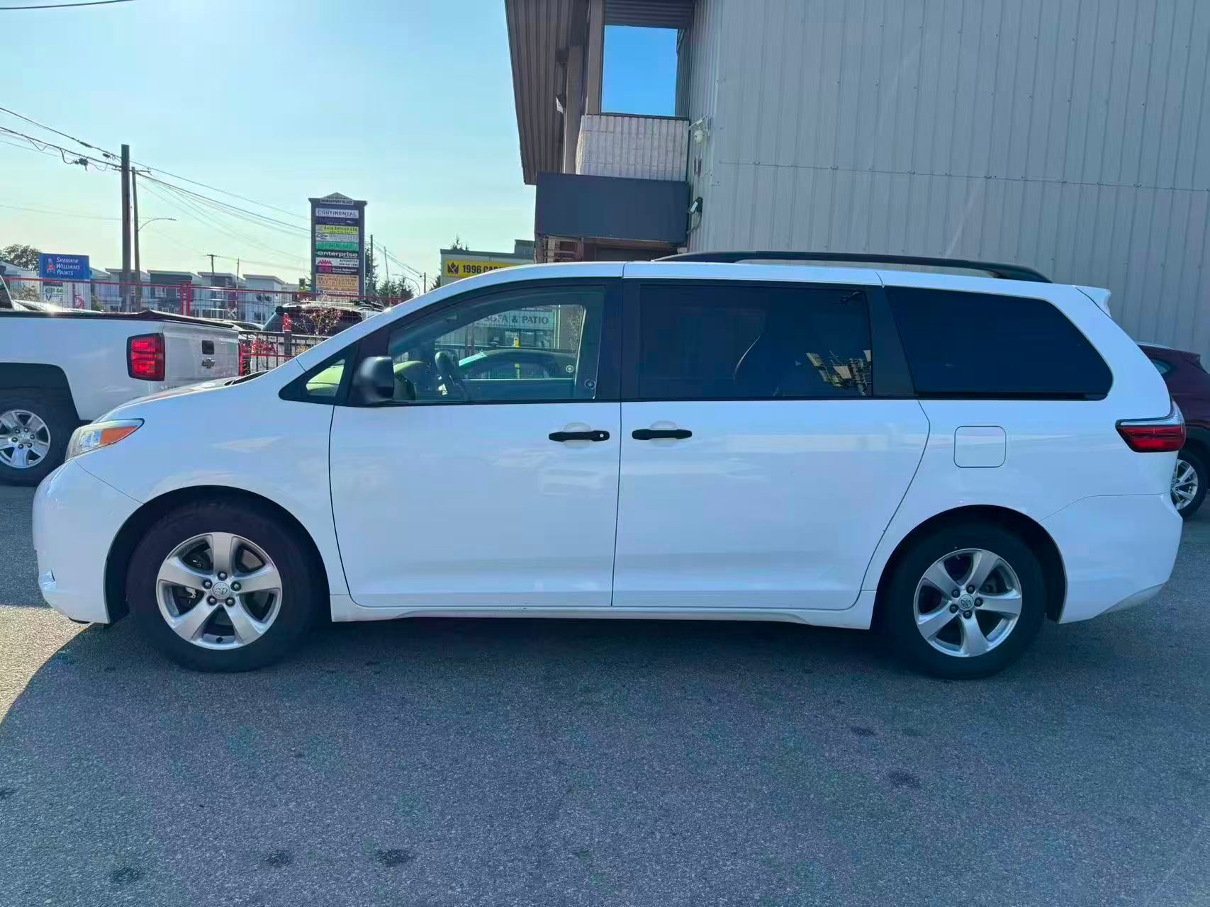 2015 Toyota Sienna 5dr 7-Pass FWD. NO ACCIDENTS. BC LOCAL VEHICLE., Vancouver, Cash