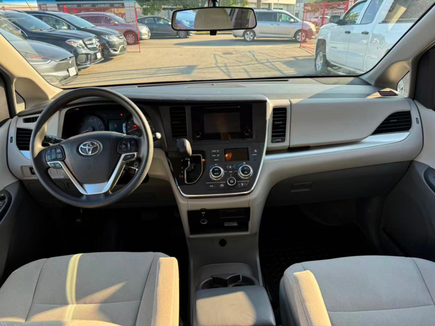 2015 Toyota Sienna 5dr 7-Pass FWD. NO ACCIDENTS. BC LOCAL VEHICLE., Vancouver, Cash