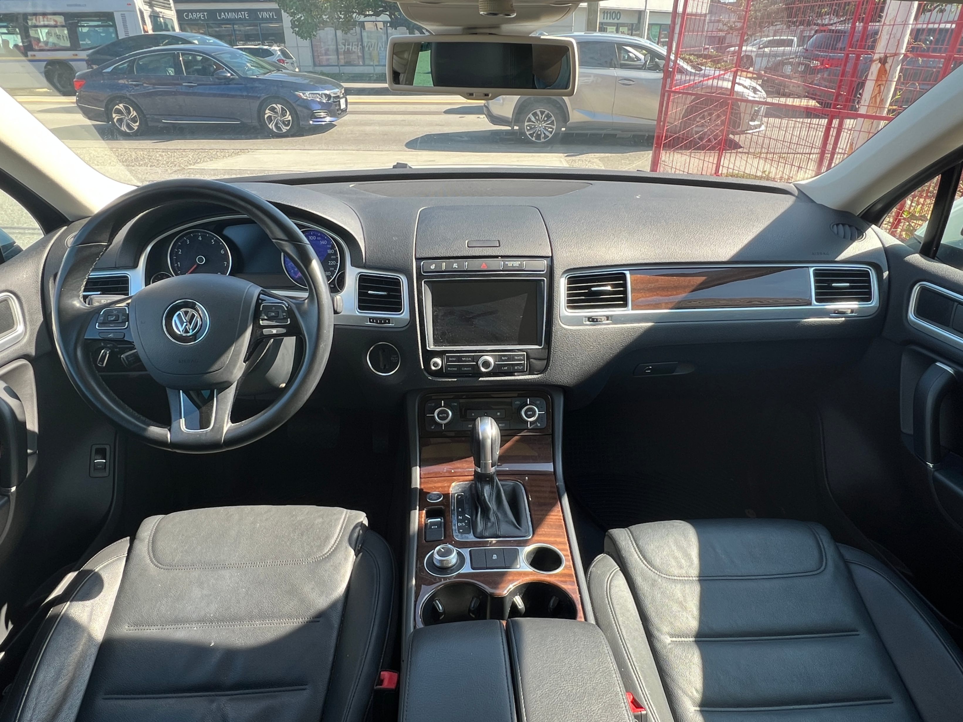 2015 Volkswagen Touareg 4dr V6 Comfortline. BC LOCAL VEHICLE. LOW MILEAGE., Vancouver, Cash
