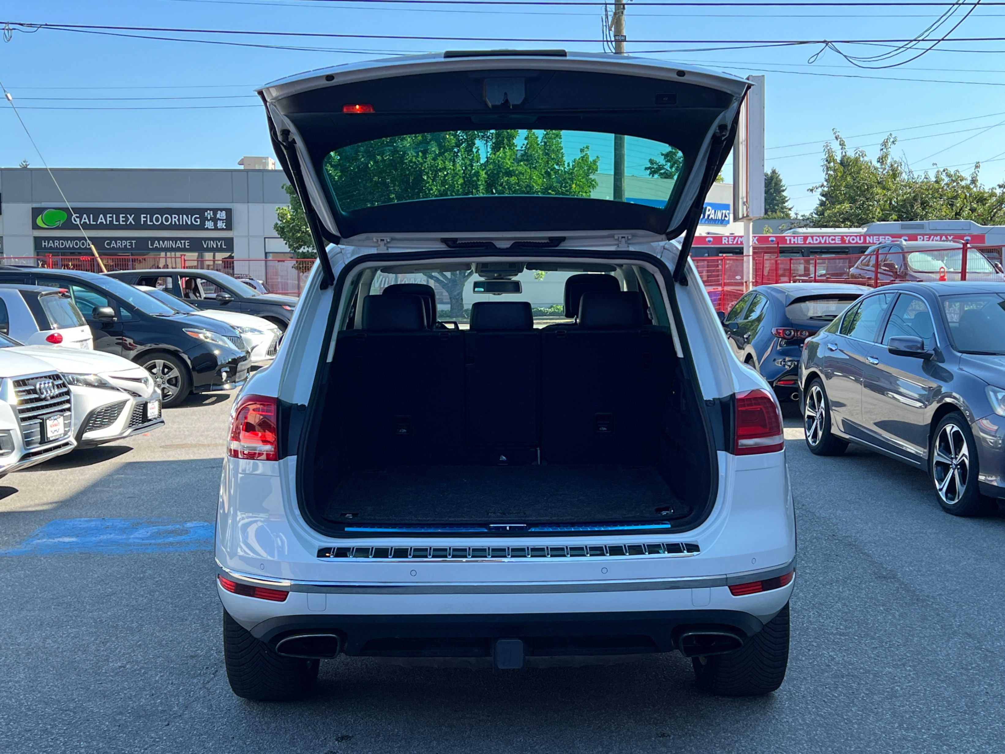 2015 Volkswagen Touareg 4dr V6 Comfortline. BC LOCAL VEHICLE. LOW MILEAGE., Vancouver, Cash