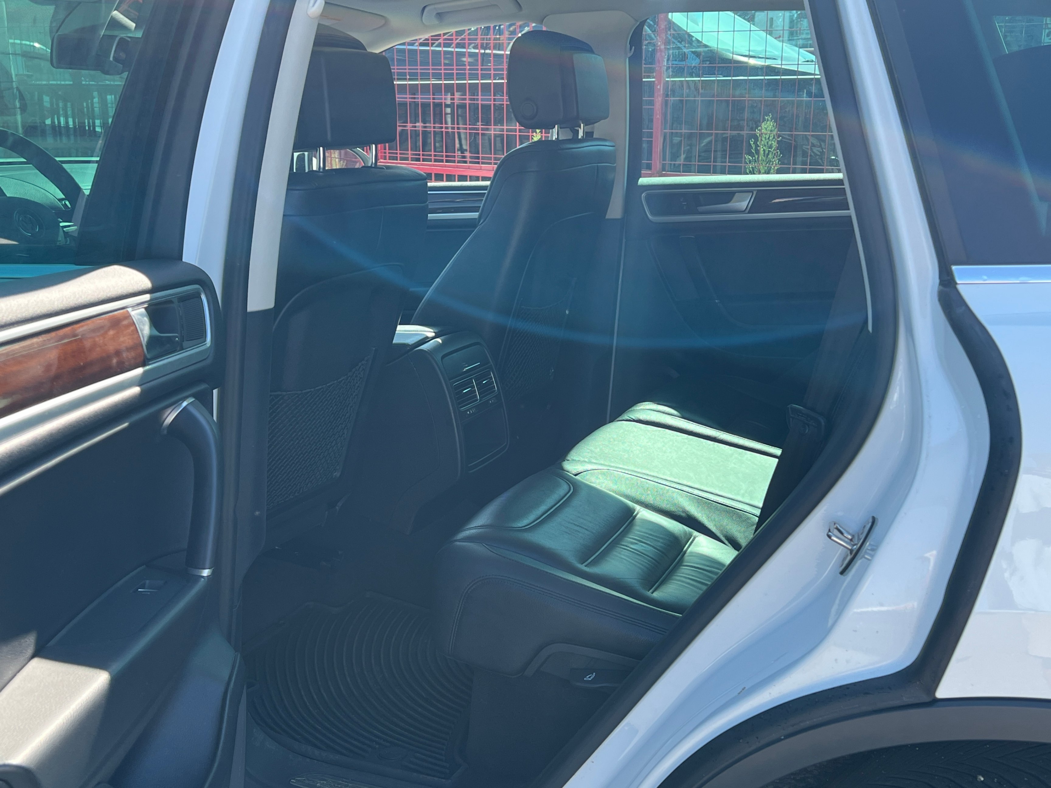 2015 Volkswagen Touareg 4dr V6 Comfortline. BC LOCAL VEHICLE. LOW MILEAGE., Vancouver, Cash