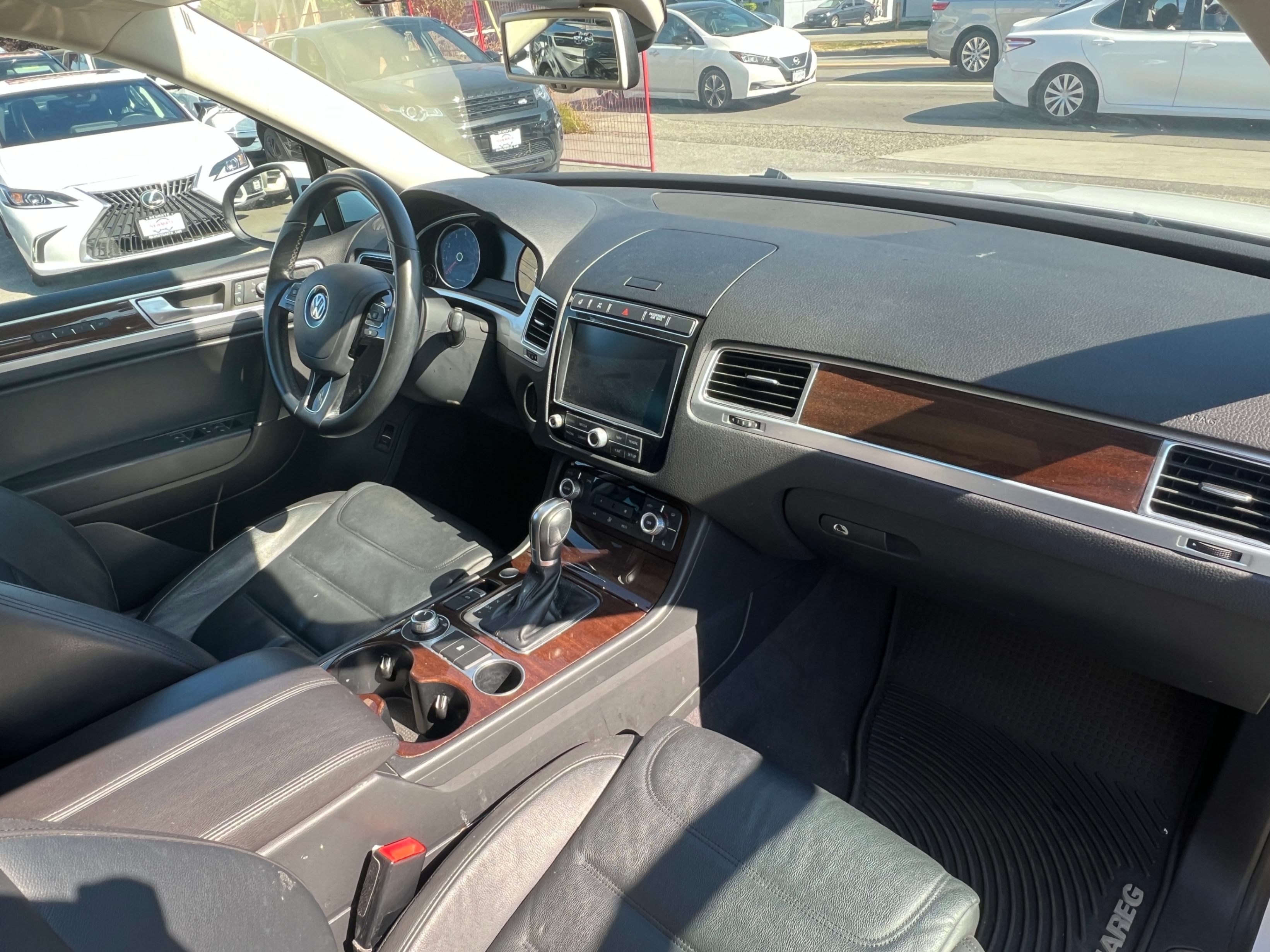 2015 Volkswagen Touareg 4dr V6 Comfortline. BC LOCAL VEHICLE. LOW MILEAGE., Vancouver, Cash