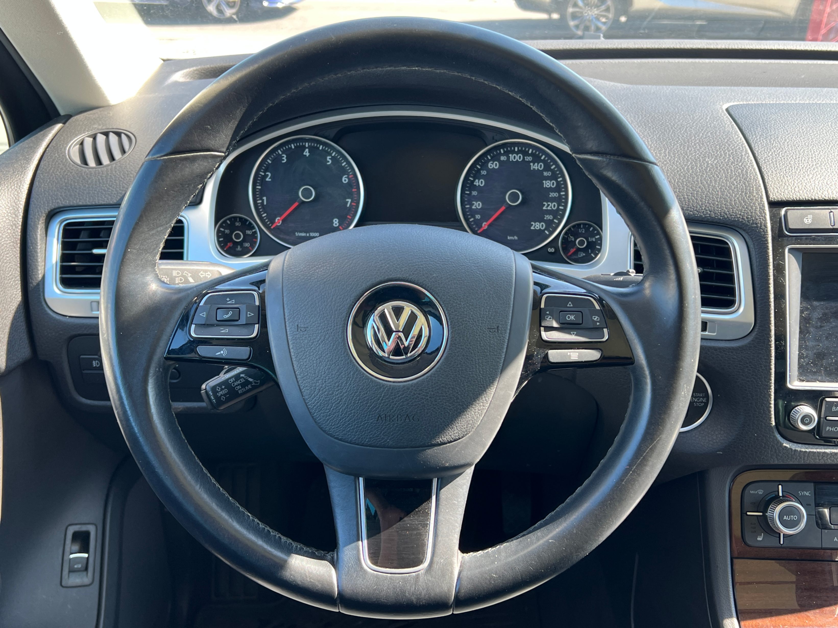 2015 Volkswagen Touareg 4dr V6 Comfortline. BC LOCAL VEHICLE. LOW MILEAGE., Vancouver, Cash