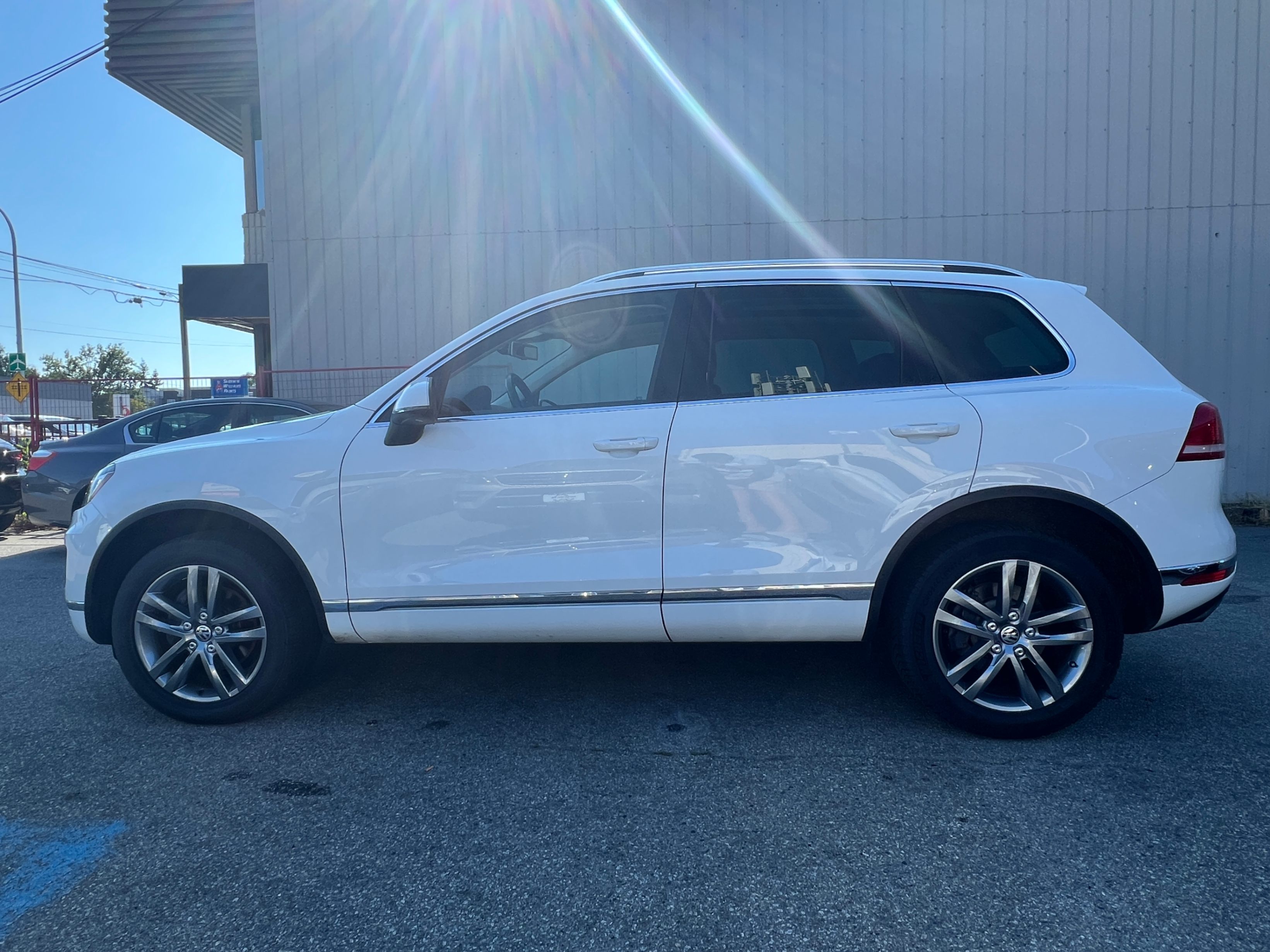 2015 Volkswagen Touareg 4dr V6 Comfortline. BC LOCAL VEHICLE. LOW MILEAGE., Vancouver, Cash