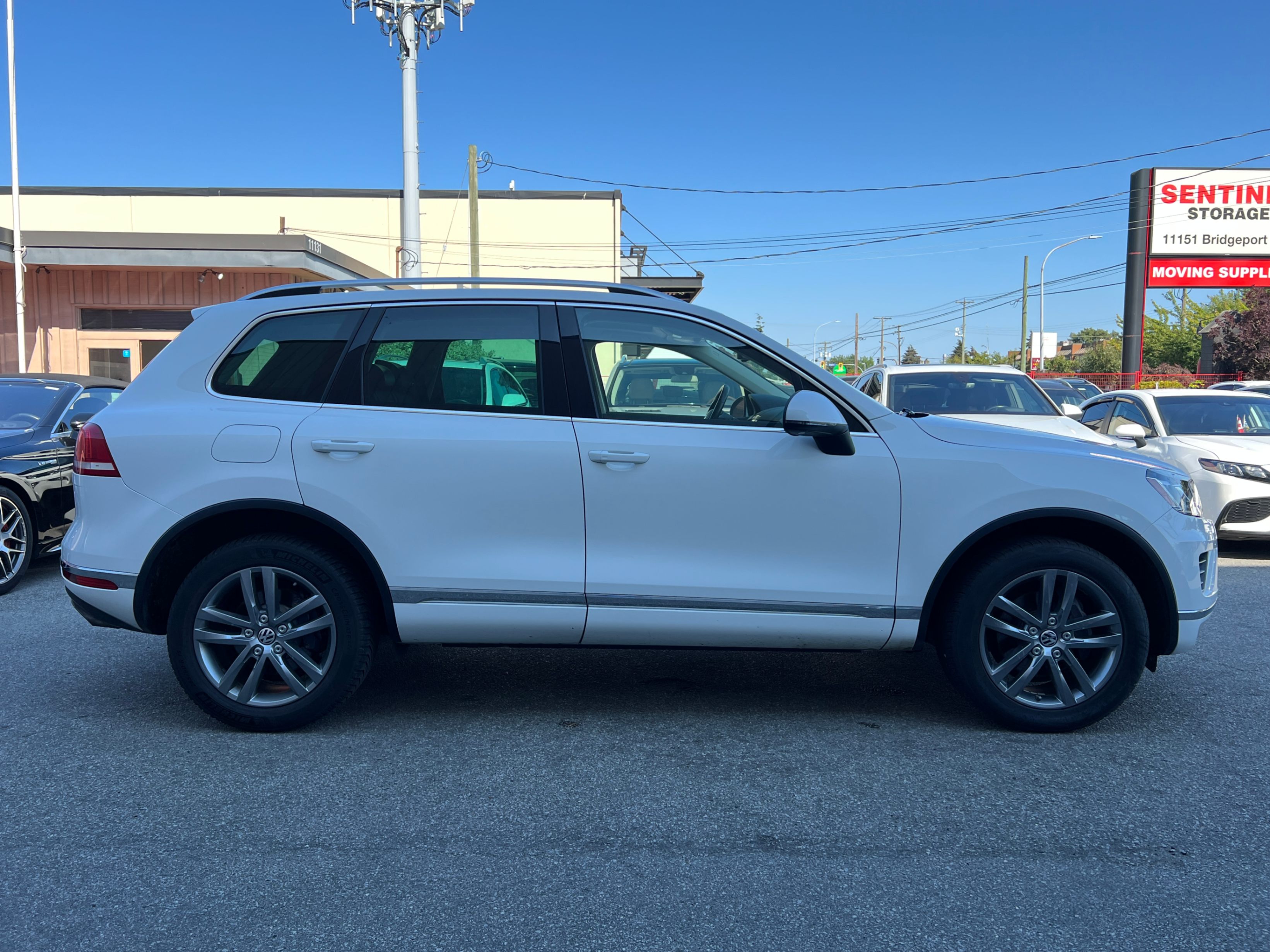 2015 Volkswagen Touareg 4dr V6 Comfortline. BC LOCAL VEHICLE. LOW MILEAGE., Vancouver, Cash