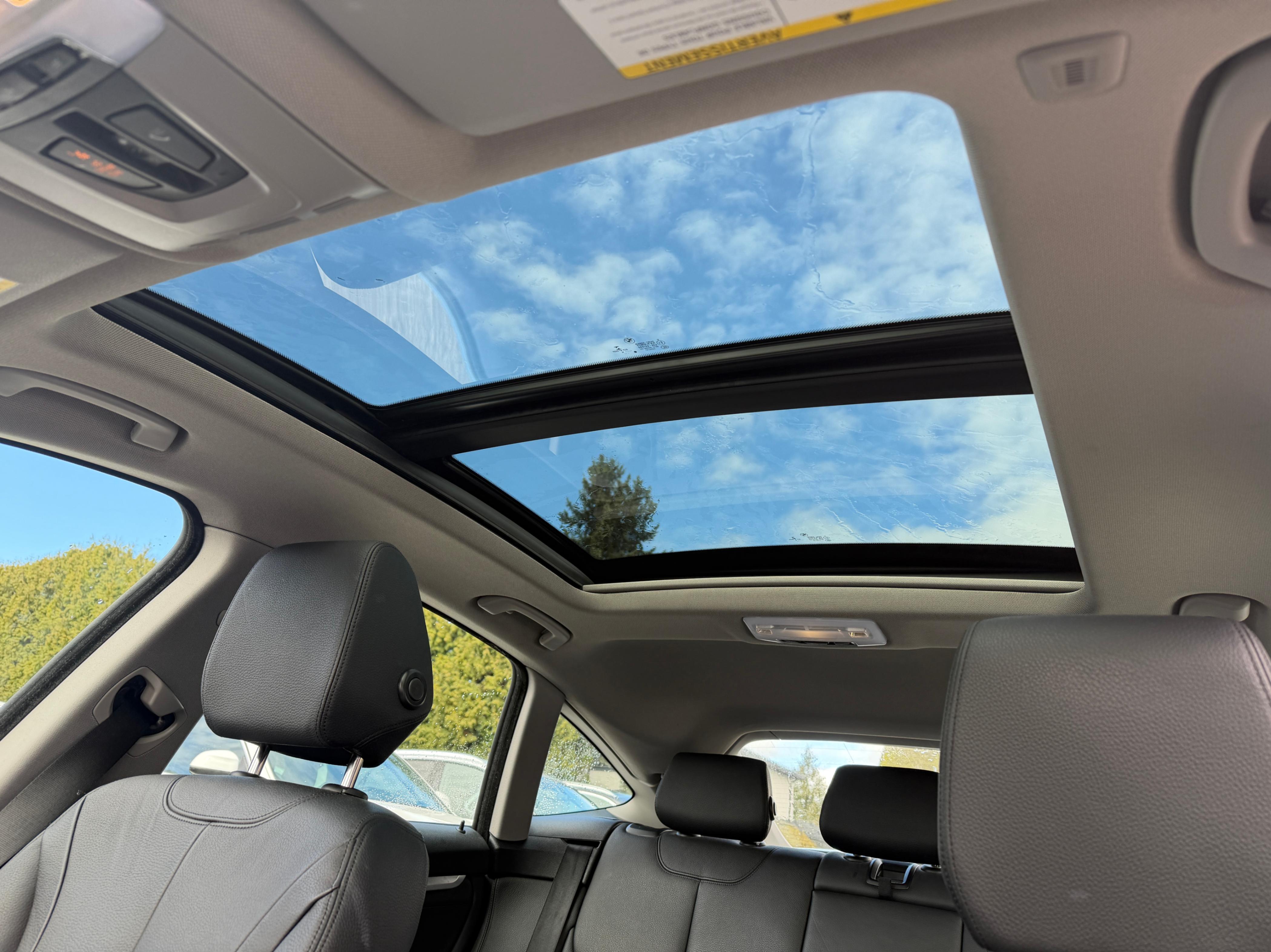 2016 BMW 3-Series 328i xDrive Gran Turismo. LOCAL BC VEHICLE. LOW ON MILEAGE., 温哥华, 全款车