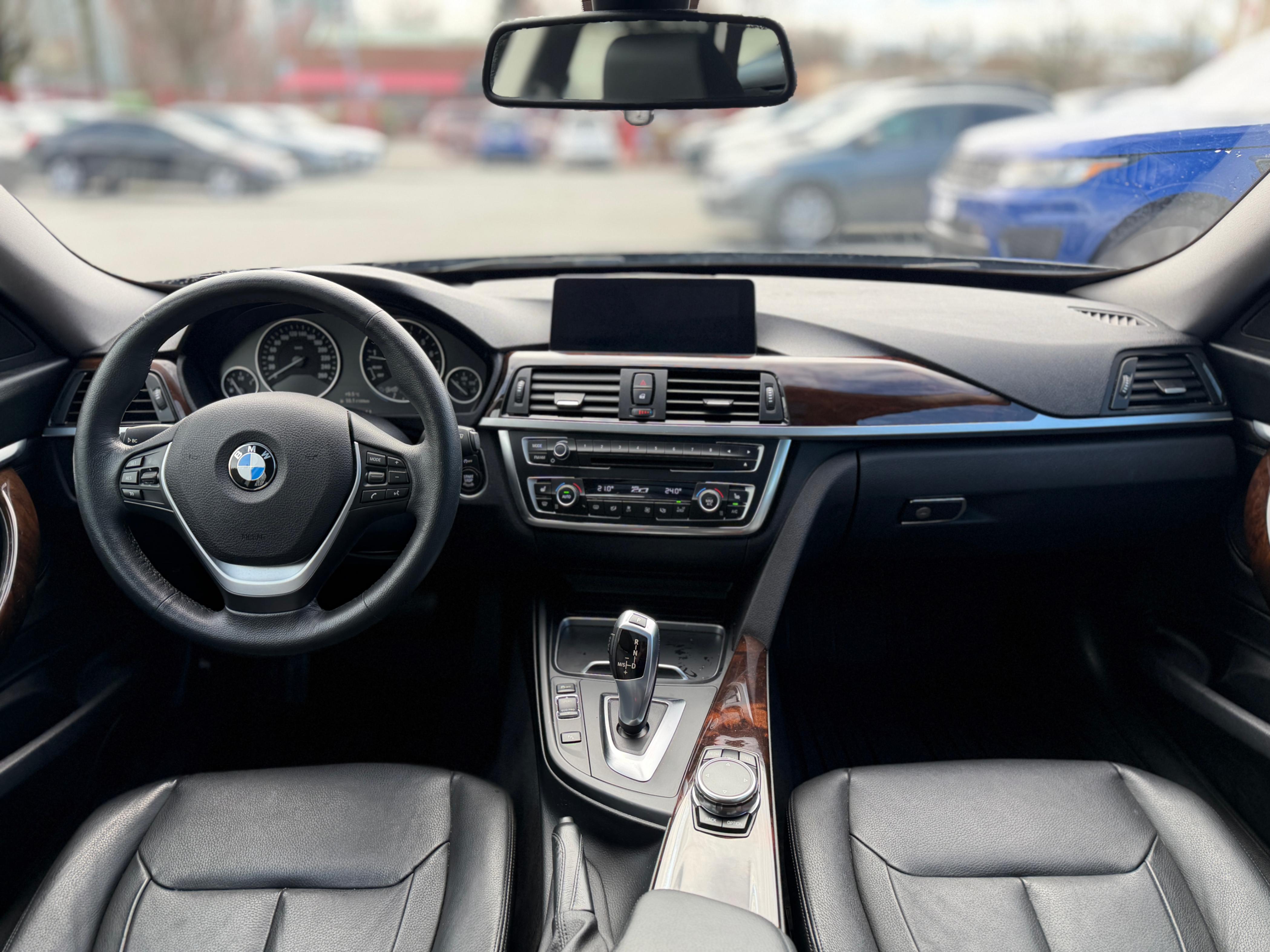 2016 BMW 3-Series 328i xDrive Gran Turismo. LOCAL BC VEHICLE. LOW ON MILEAGE., 温哥华, 全款车
