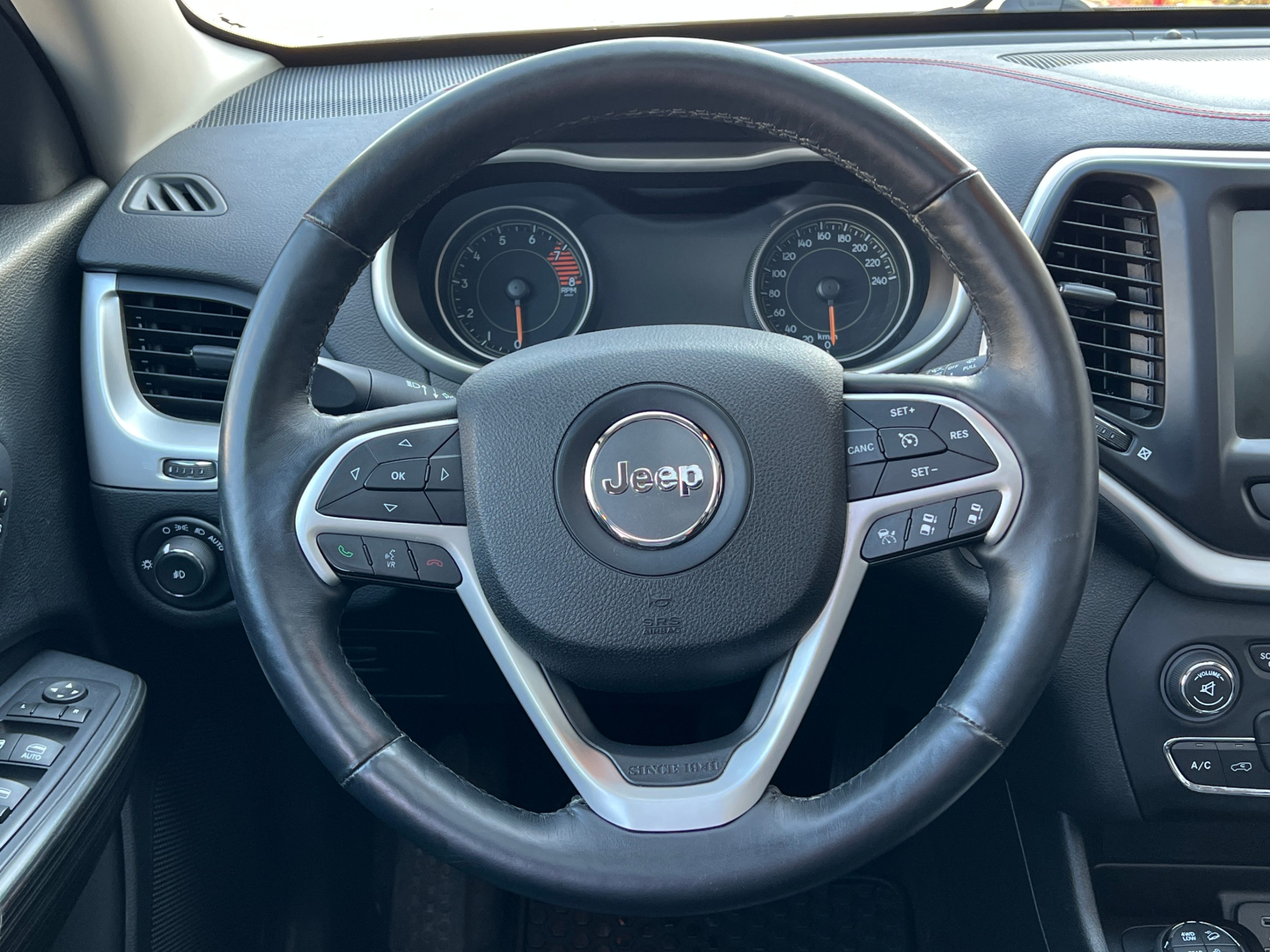 2016 Jeep Cherokee 4WD 4dr Trailhawk. ONE OWNER. NO ACCIDENTS., Vancouver, Cash