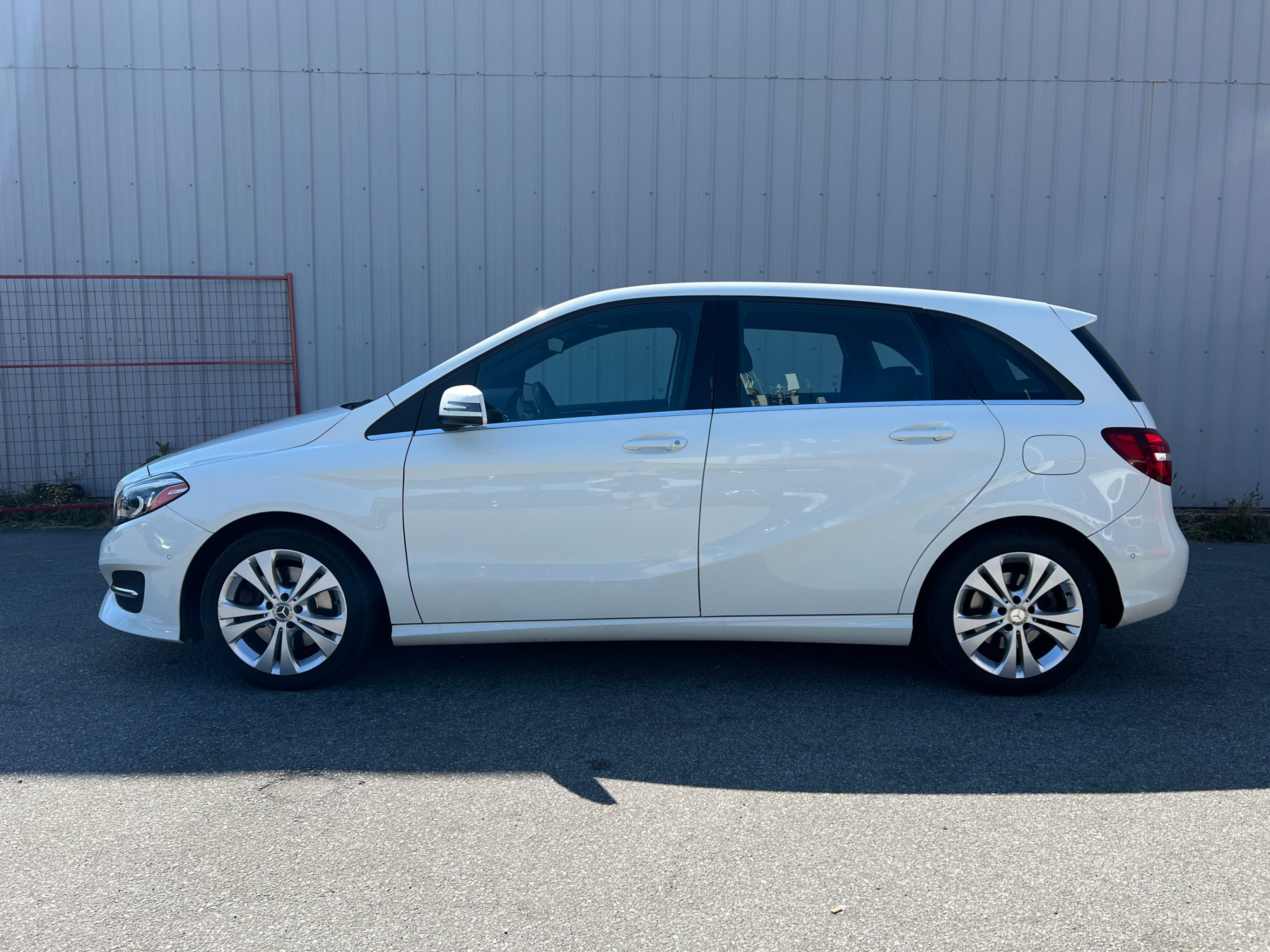 2016 Mercedes-Benz B-Class 4dr HB B 250 Sports Tourer 4MATIC. NO ACCIDENTS. BC LOCAL VEHICLE., Vancouver, Cash