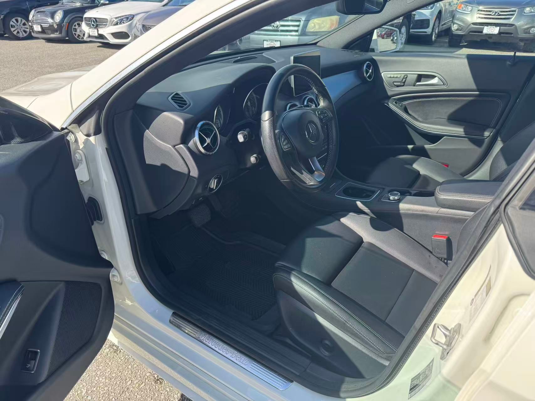 2016 Mercedes-Benz CLA-Class CLA 250 4MATIC. AMG PACKAGE. LOW KILOMETRES., 温哥华, 全款车